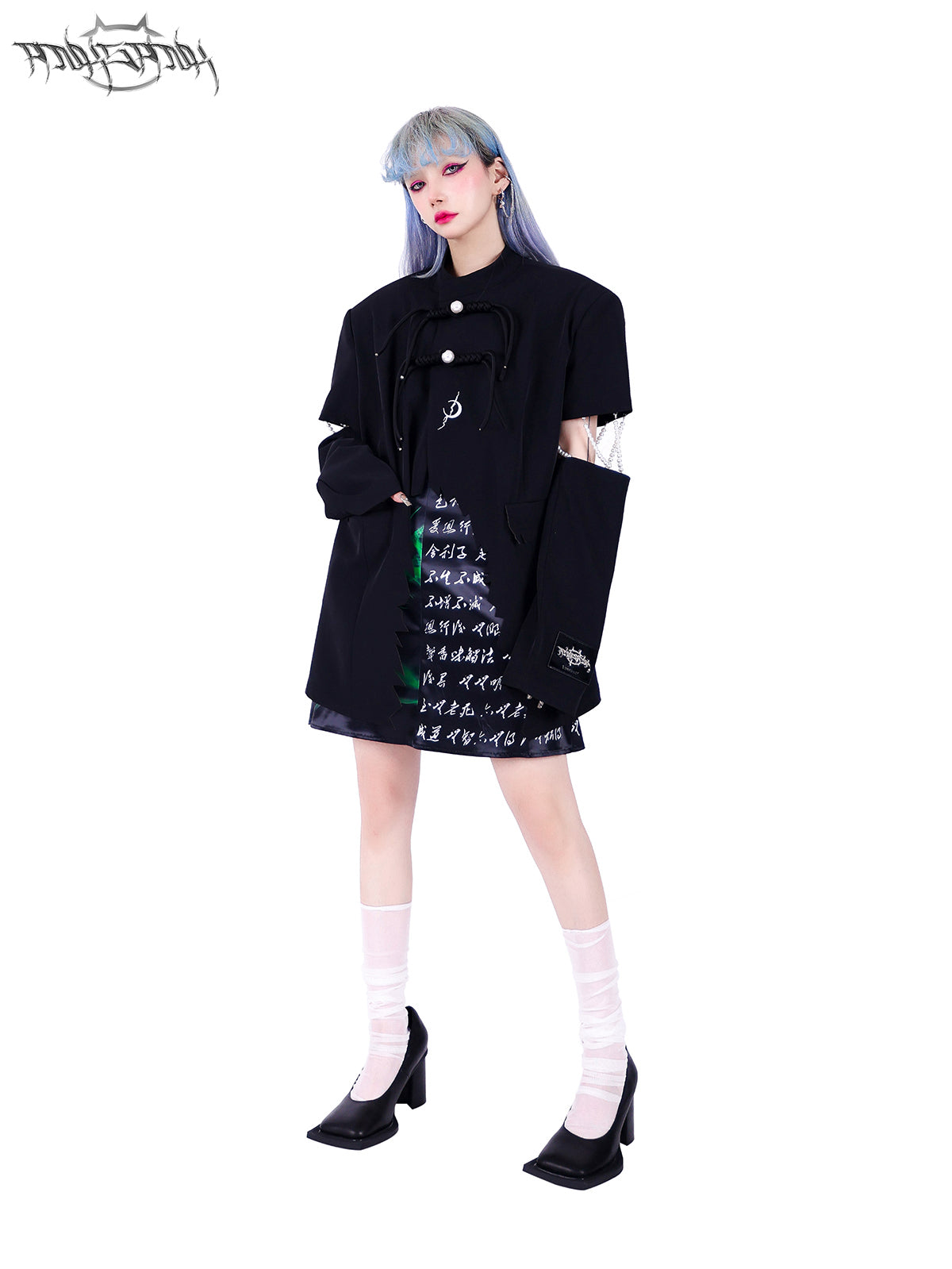 Pearl-Punk-Nichi-Tops mit Ärmeln.