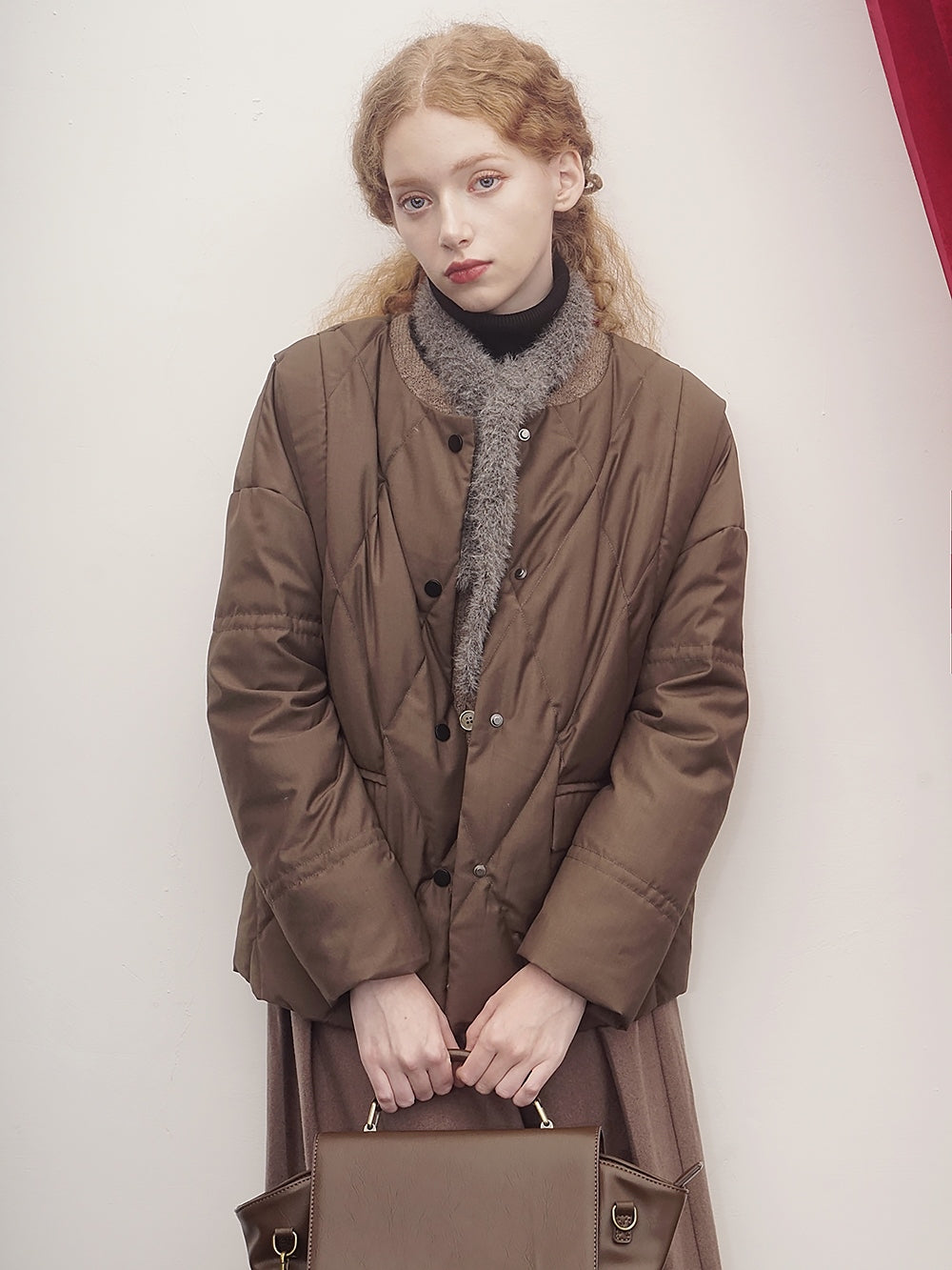 짧은 가벼운 다운 재킷