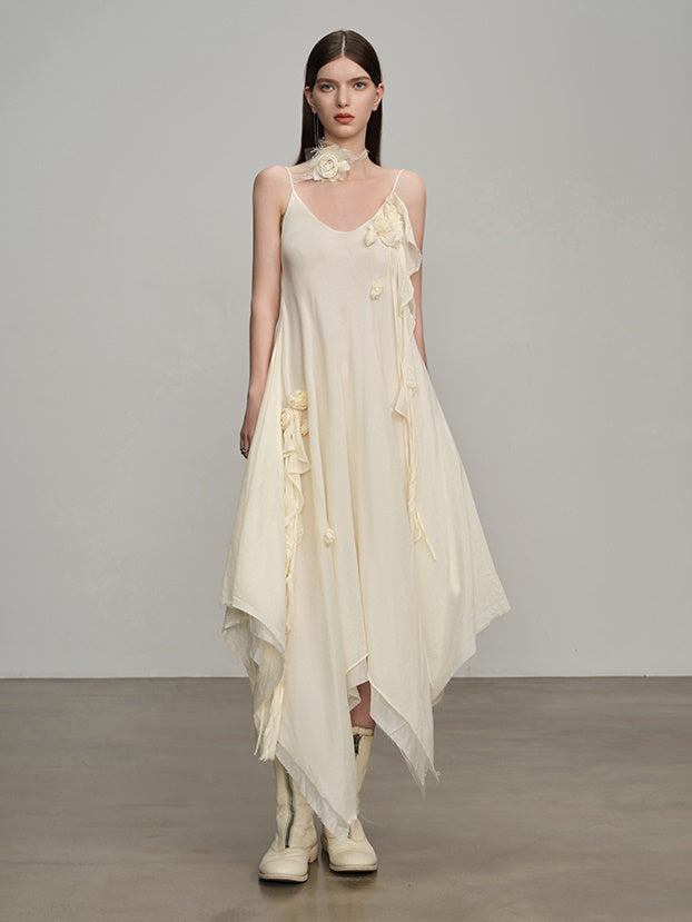 Asymmetrie -Schlupf -Kleid