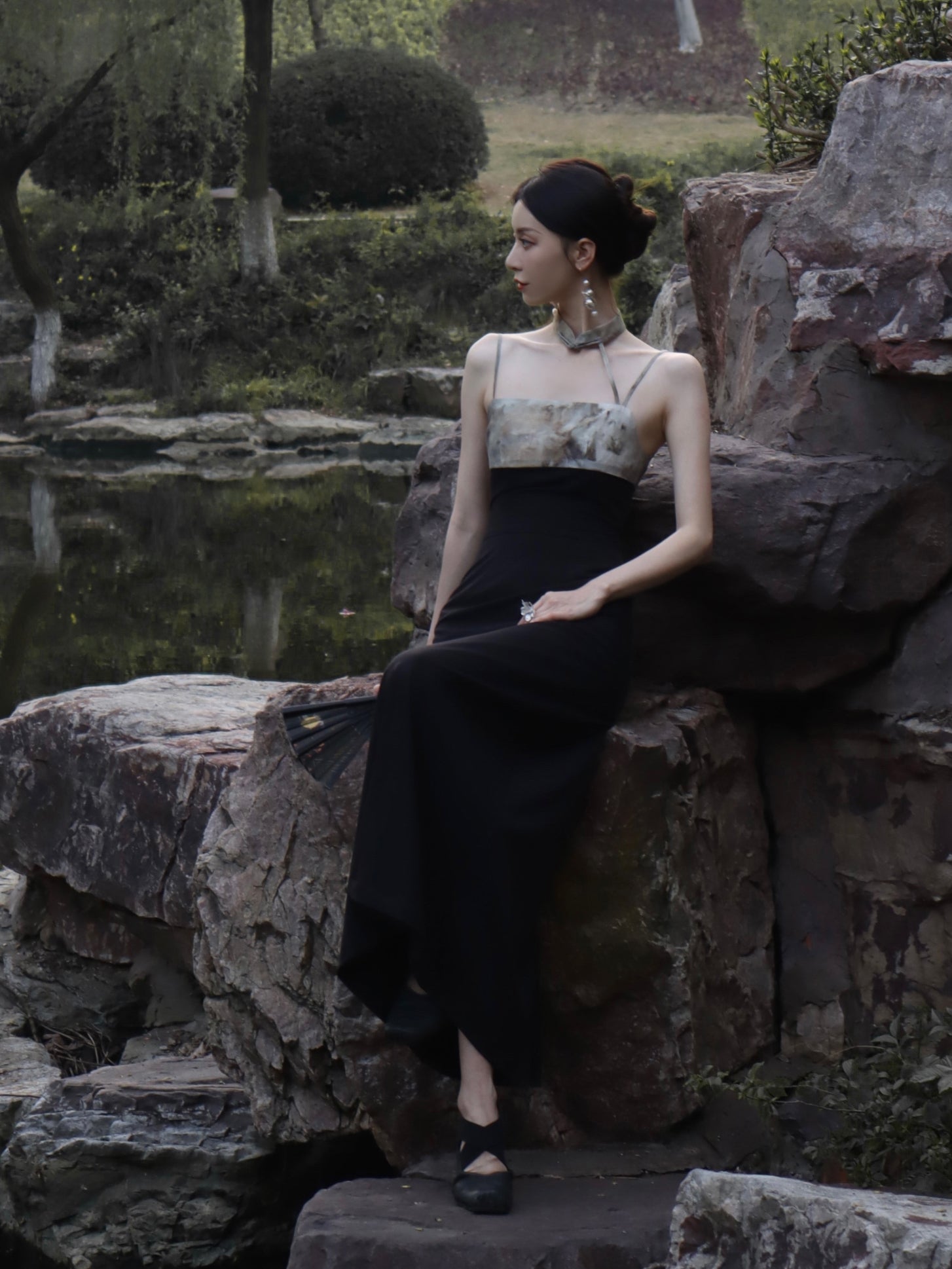 서스펜더 드레스를 인쇄하십시오