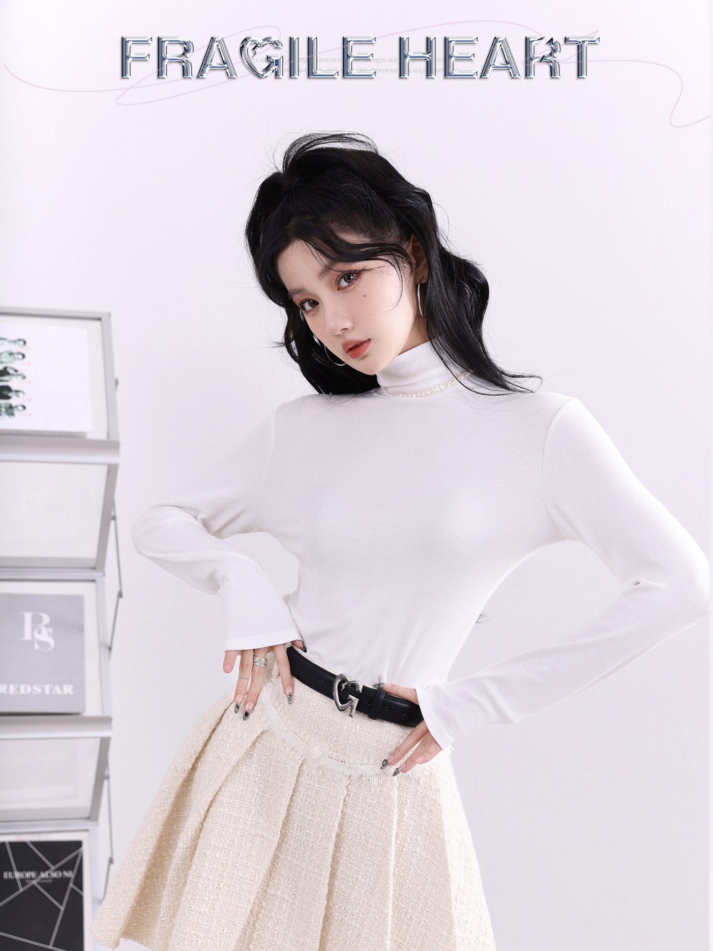 Hohe, enge Cutsew mit hohem Hals