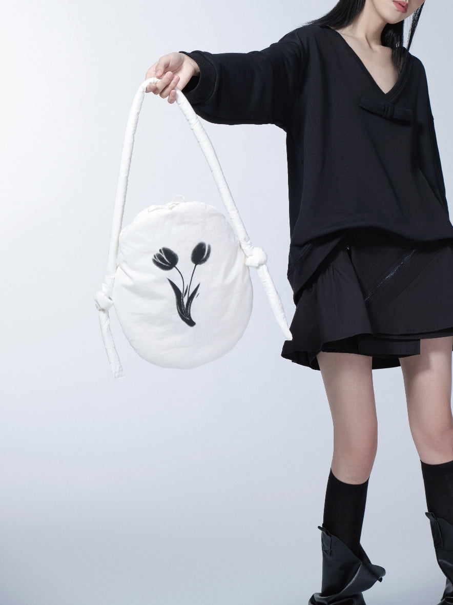 튤립 꽃 모노톤 달걀 모양의 가방