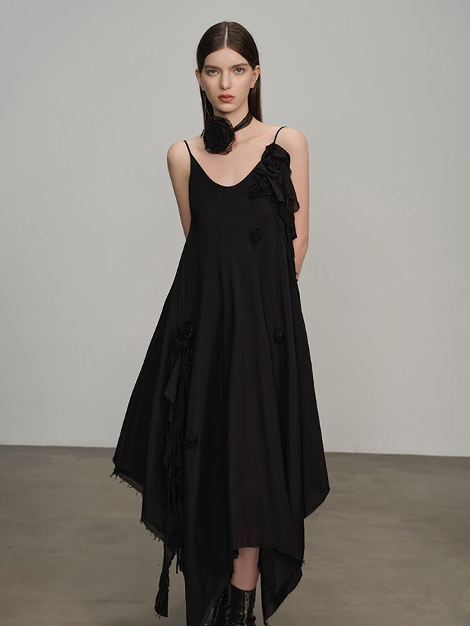 Asymmetrie -Schlupf -Kleid