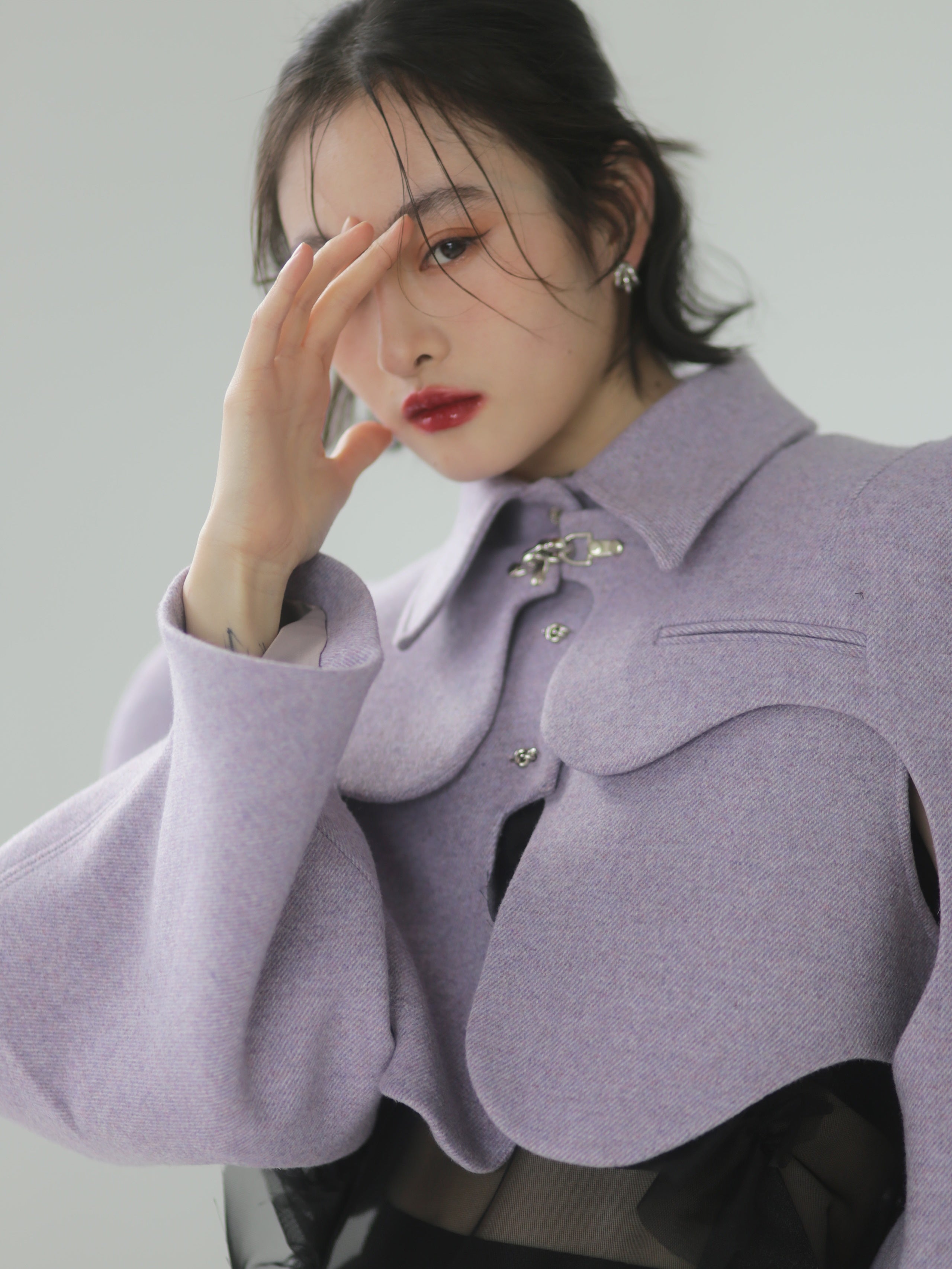 기하학적 아크 중공 2 피스 짧은 모직 코트