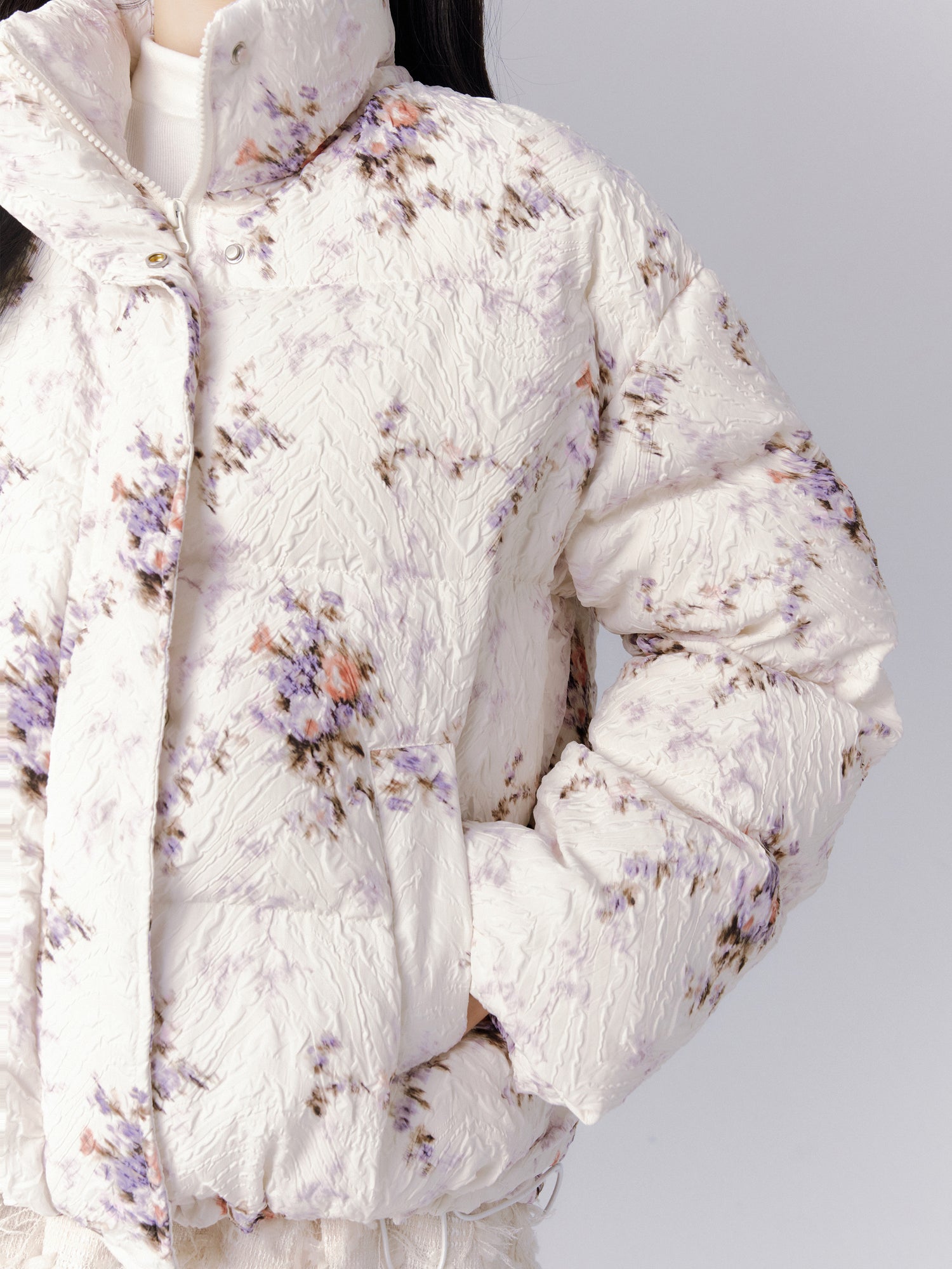 Plis de coton à col de stand à fleurs brod-jacket et mini-jupe