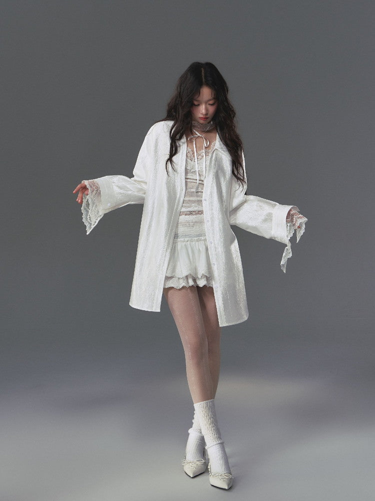 Back-Conscious Lace Oversize Luster Flower Shirt