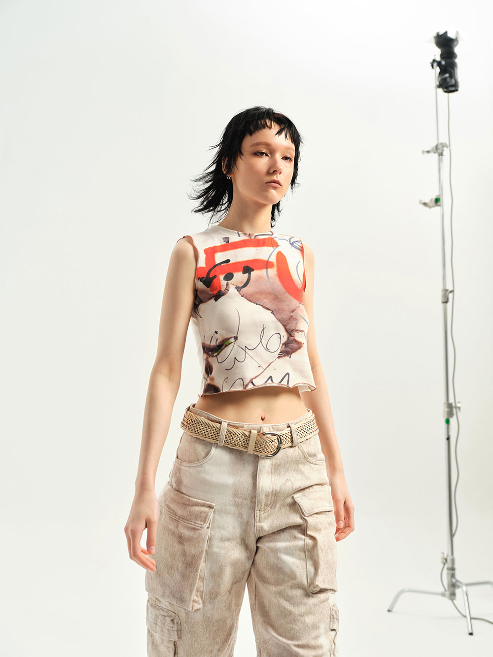 Graphic Smooth Spray Paint Sleeveless Cropped Tops