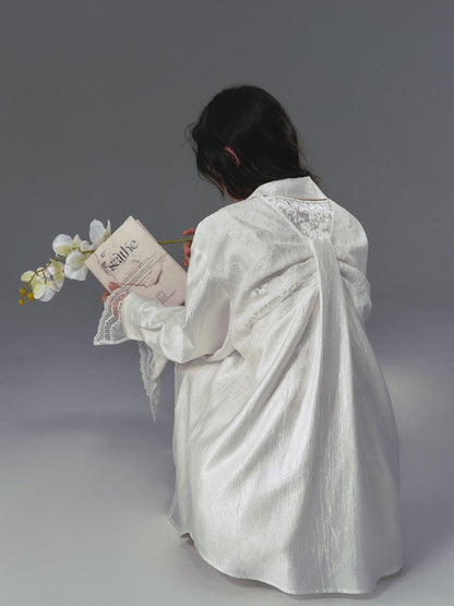 Back-Conscious Lace Oversize Luster Flower Shirt