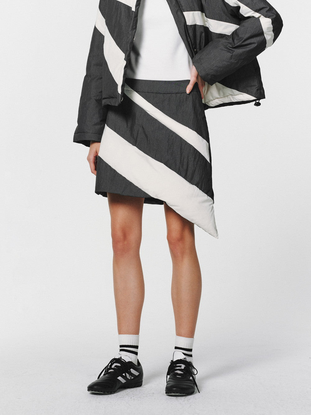 Asymmetrie Baumwolle Quilt -Monotonjacke &amp; Rock