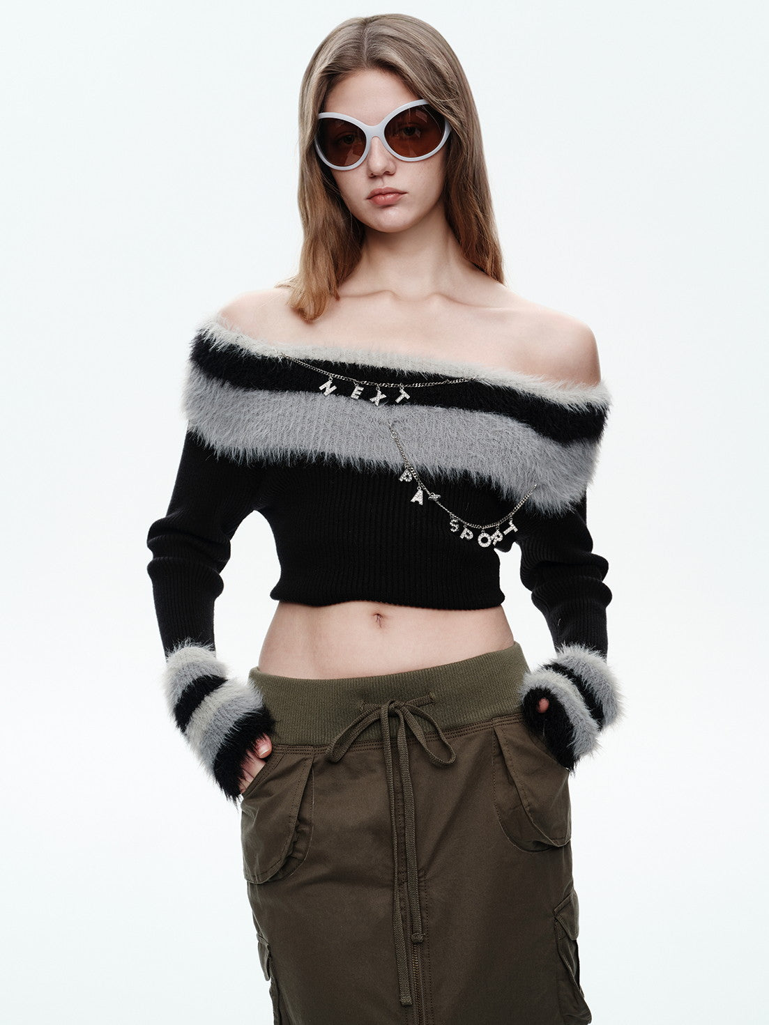 Off-Shoulder Border Fluffily Nichi Short-Knit