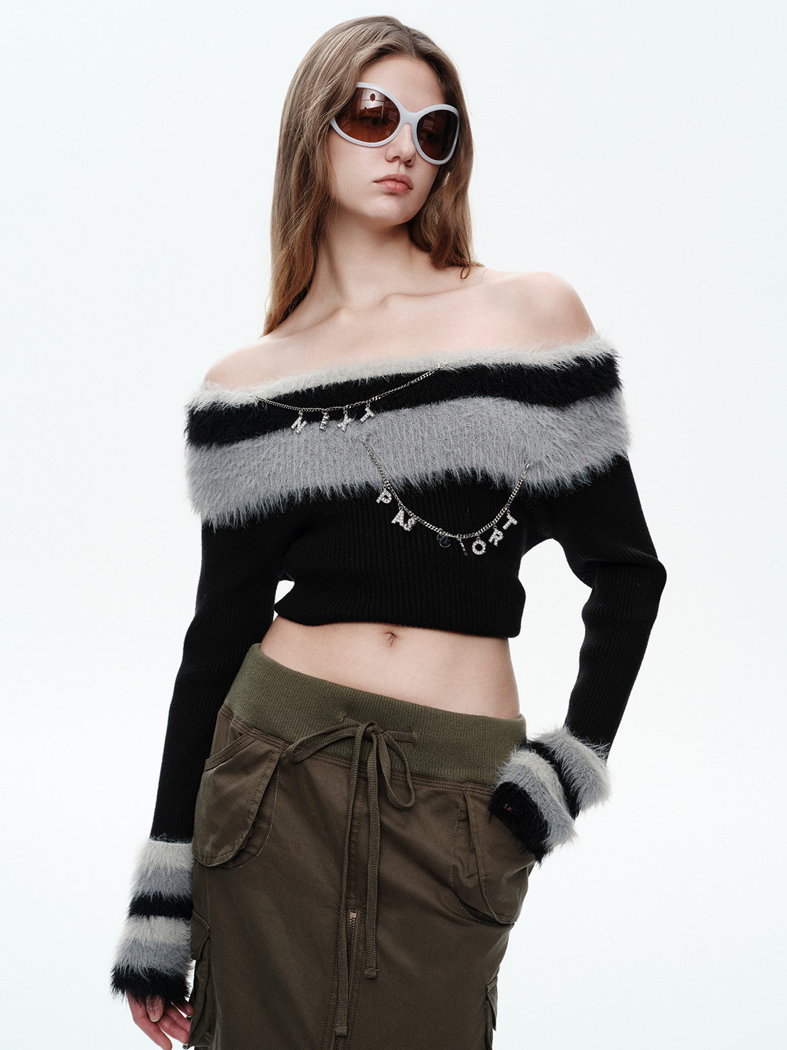 Off-Shoulder Border Fluffily Nichi Short-Knit