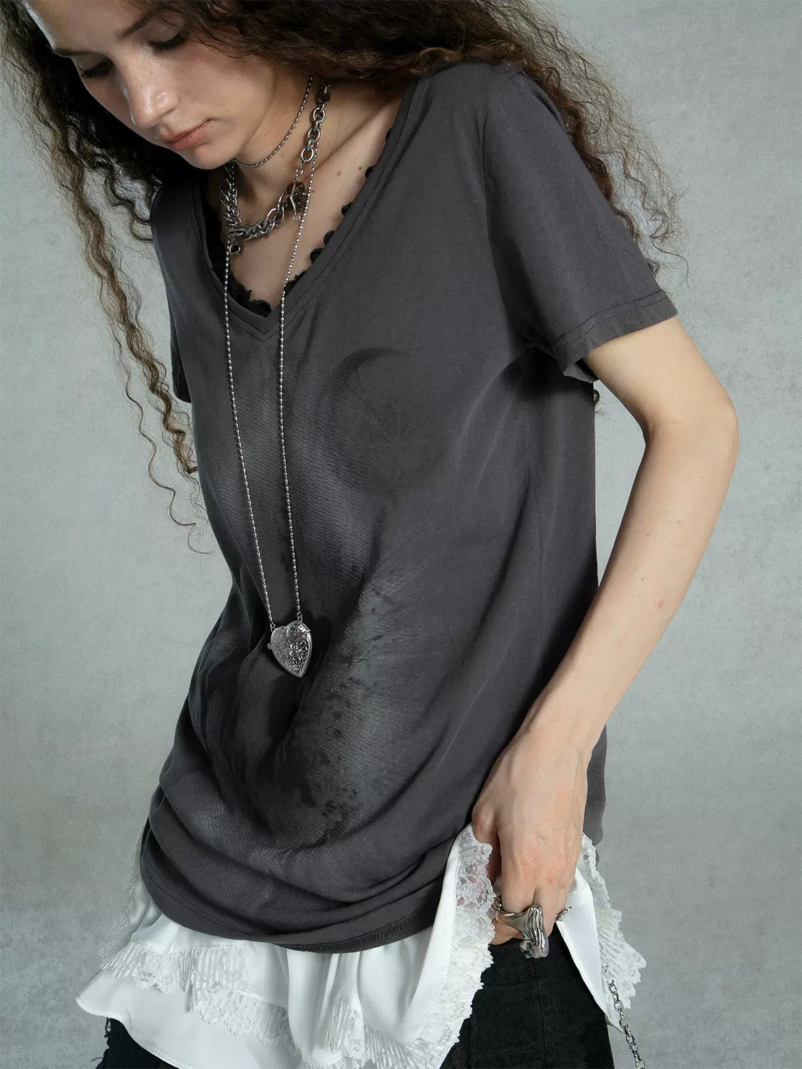 Loose Mid-length V-neck Lace Print T-shirt