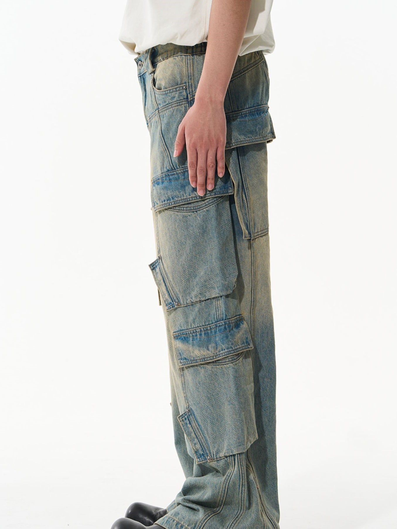 Verblasste Seitenpocket-Denimhose mit weitem Bein