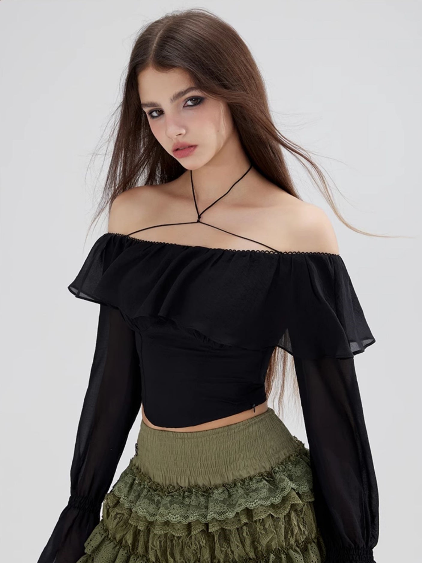 Off-Shouder-Rüschenfleisch-Schokoladen-Süßigkeiten-Sleeve-Bluse