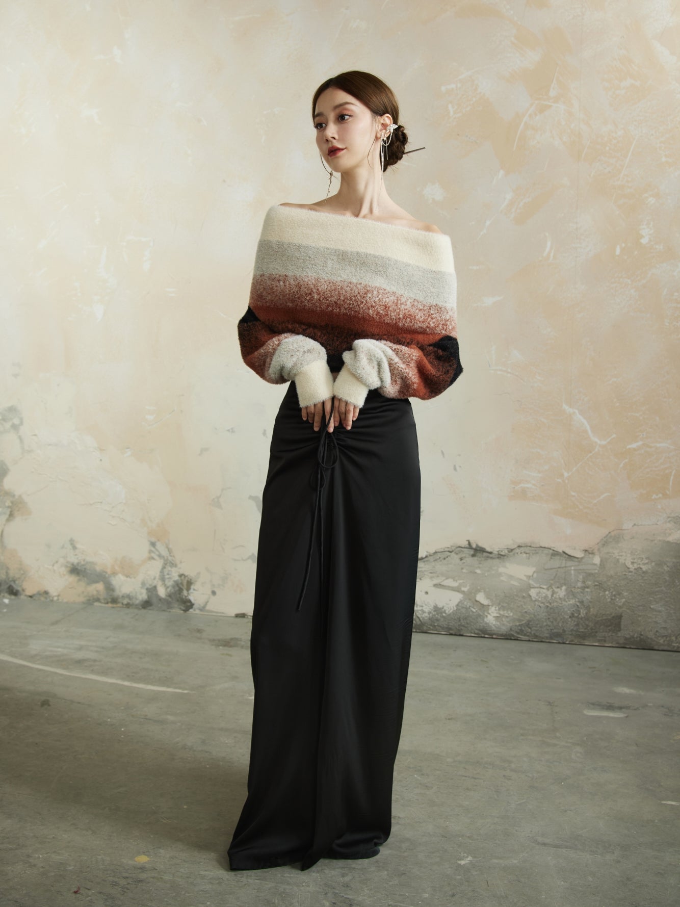 Off-Shoulder Gradation Fluffily Retro Knit