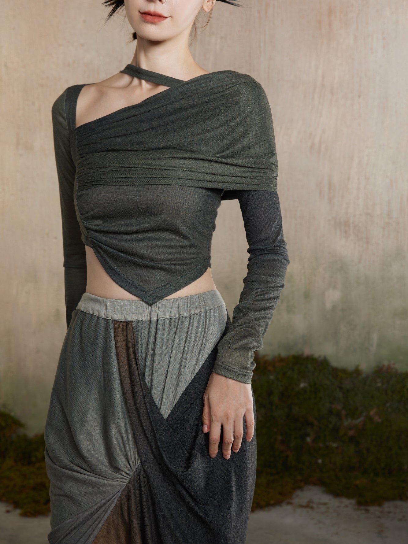 One-Shoulder Asymmetry Nichi Plain Cropped Knit