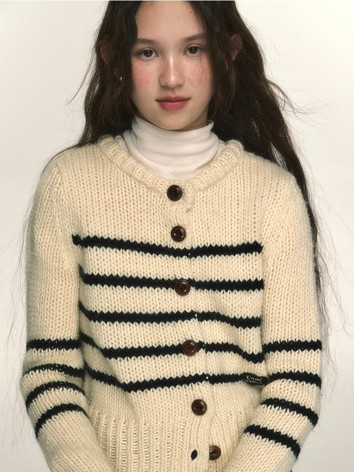 Border Natural Round-Neck Knit Cardigan