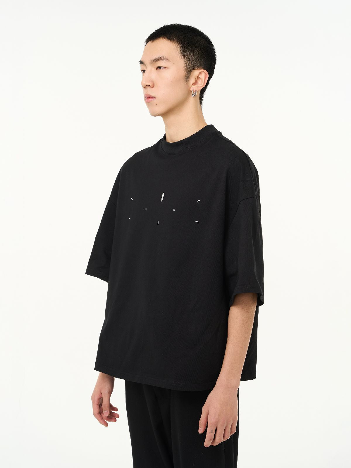 Simple Nichi Modern Crew-Neck T-Shirt