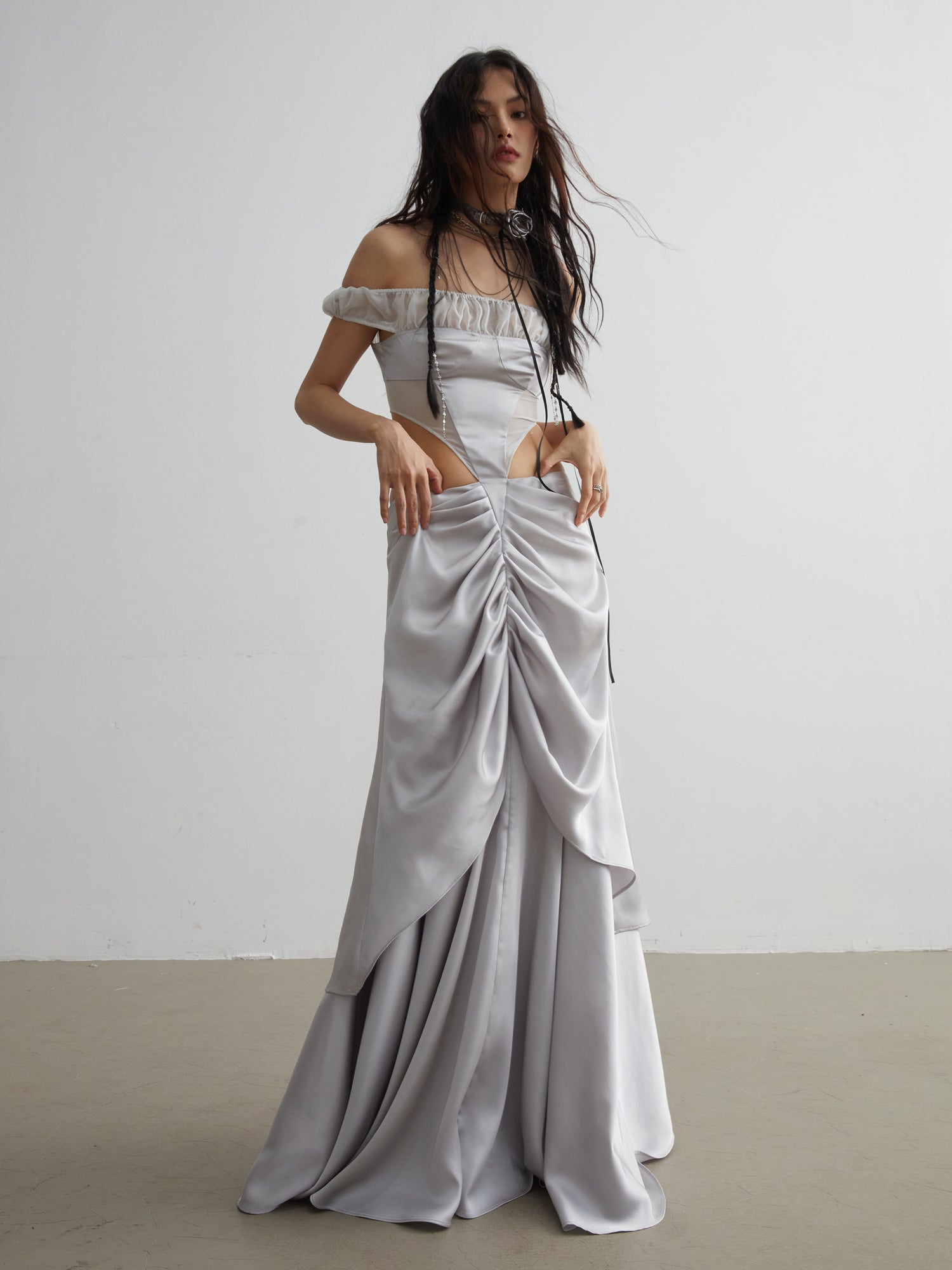 Robe en satin maxi sans épaule sans épaule