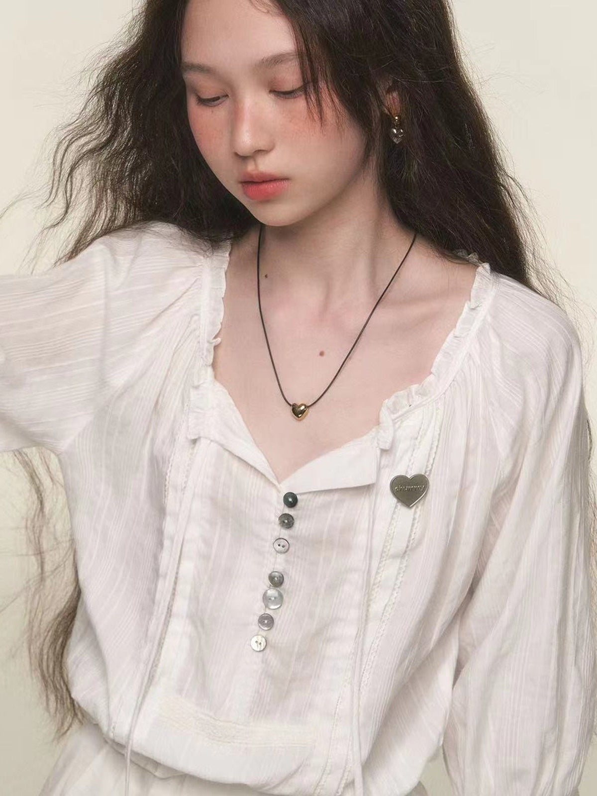 Shell Buckle Loose Shirt