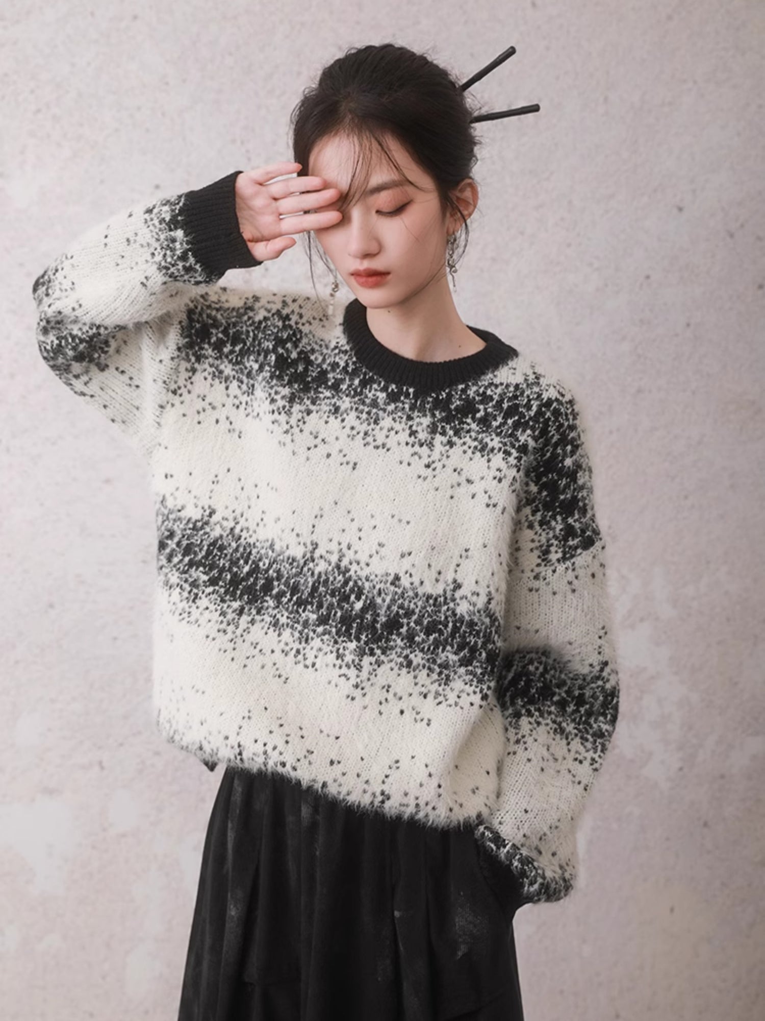 Round Neck Ink Dot Plush Knitted Sweater