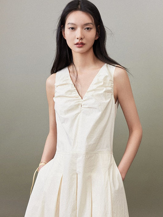 V-neck Sleeveless Tuck One-piece