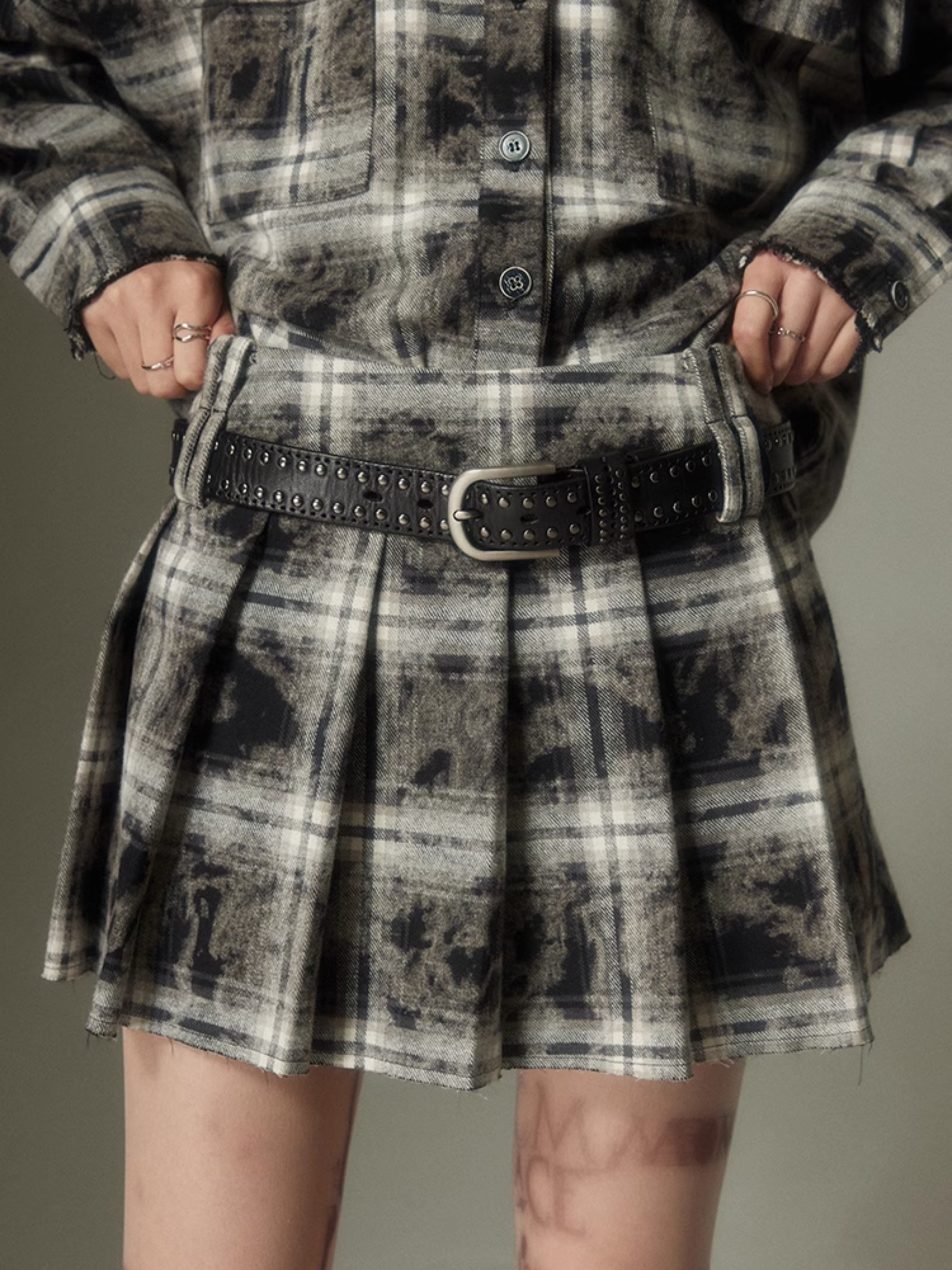 Plaid Loose Long Sleeve Shirt ＆ Pleated Skirt