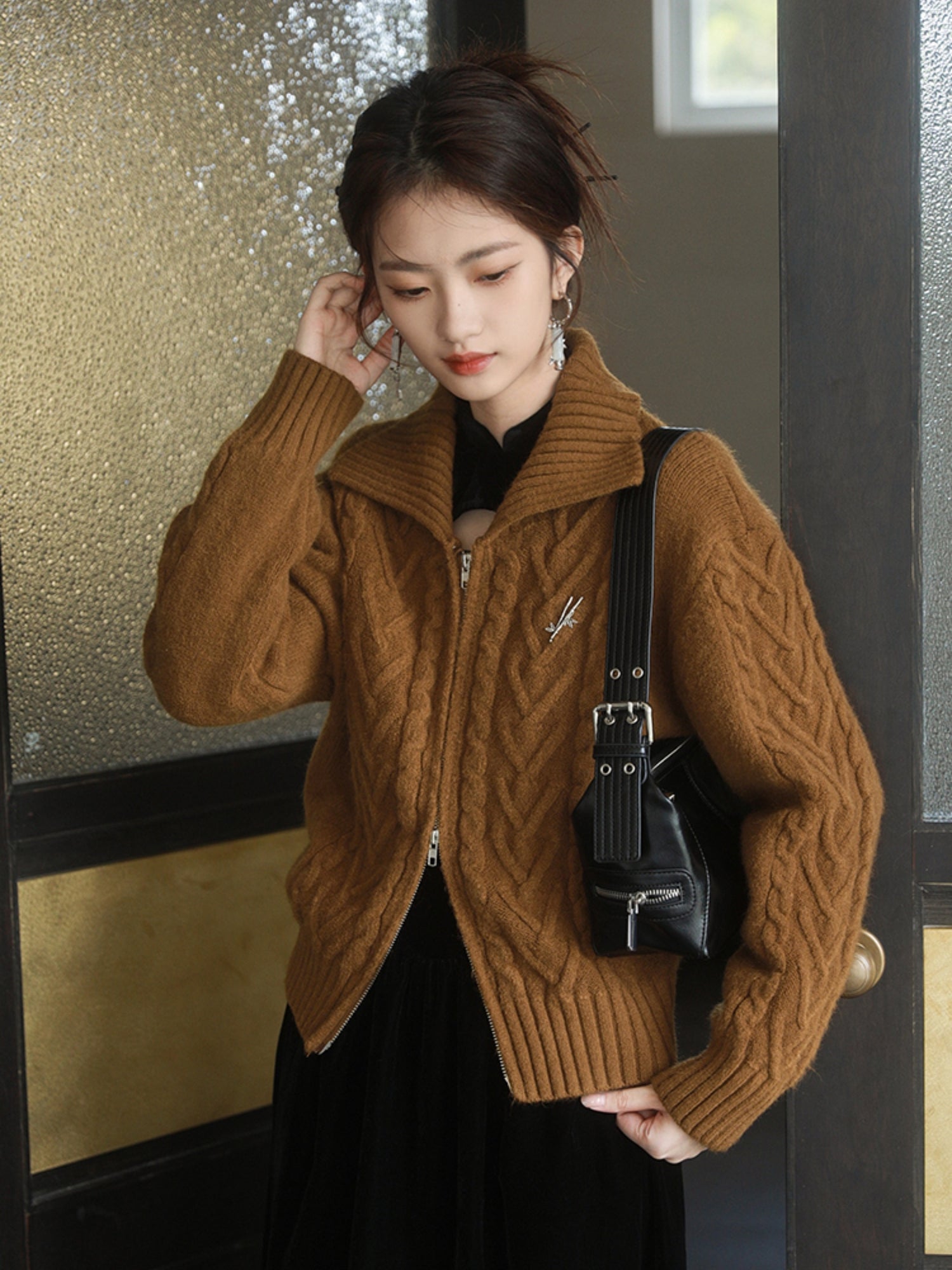 Twist Design ZIP-Up Knitted Cardigan