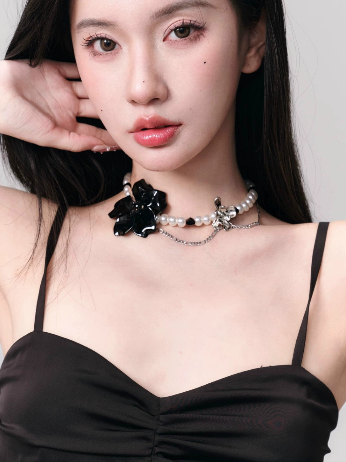 Black Rose Imitation Pearl Choker