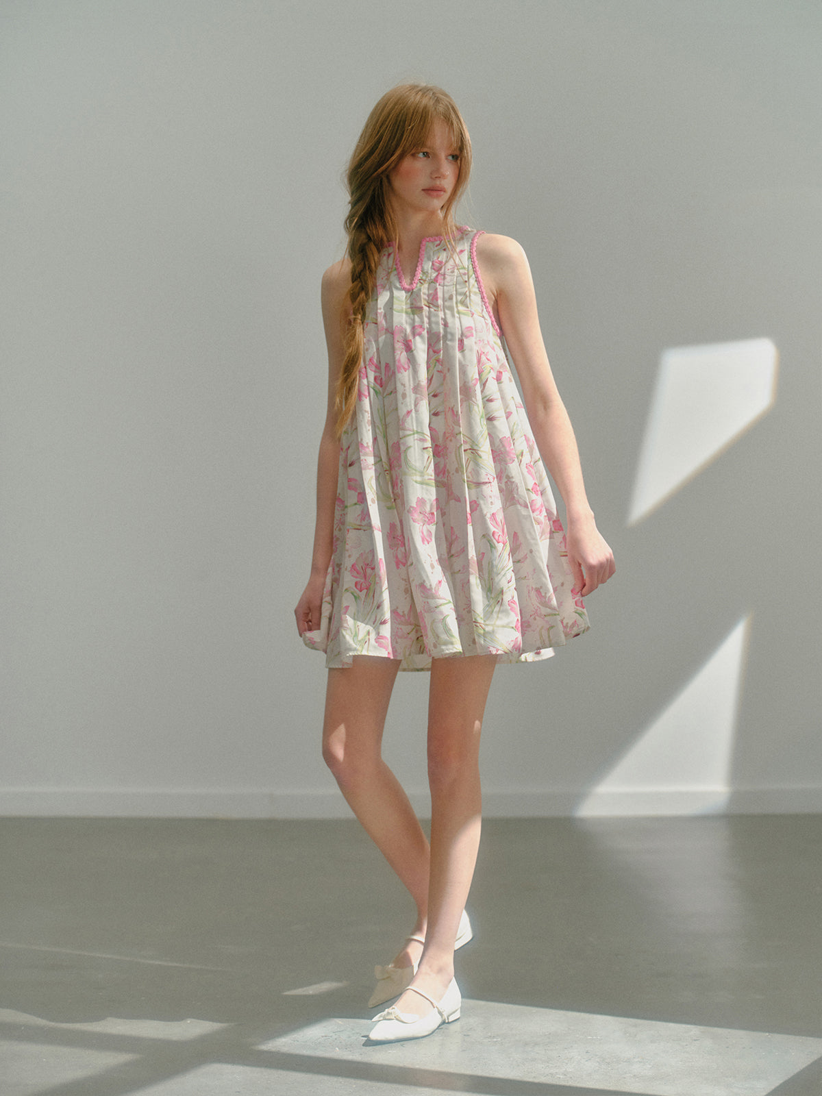 Lily Print Key-Neck Sleeveless Pleated A-line Short Dress