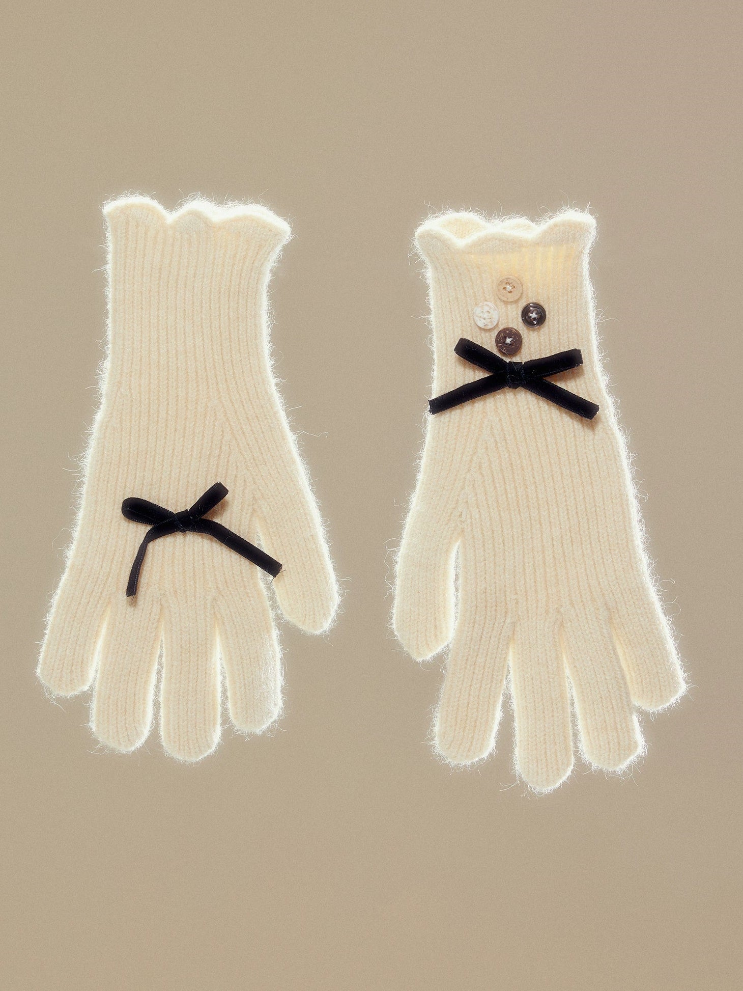 Gants à cinq doigts du bouton à main