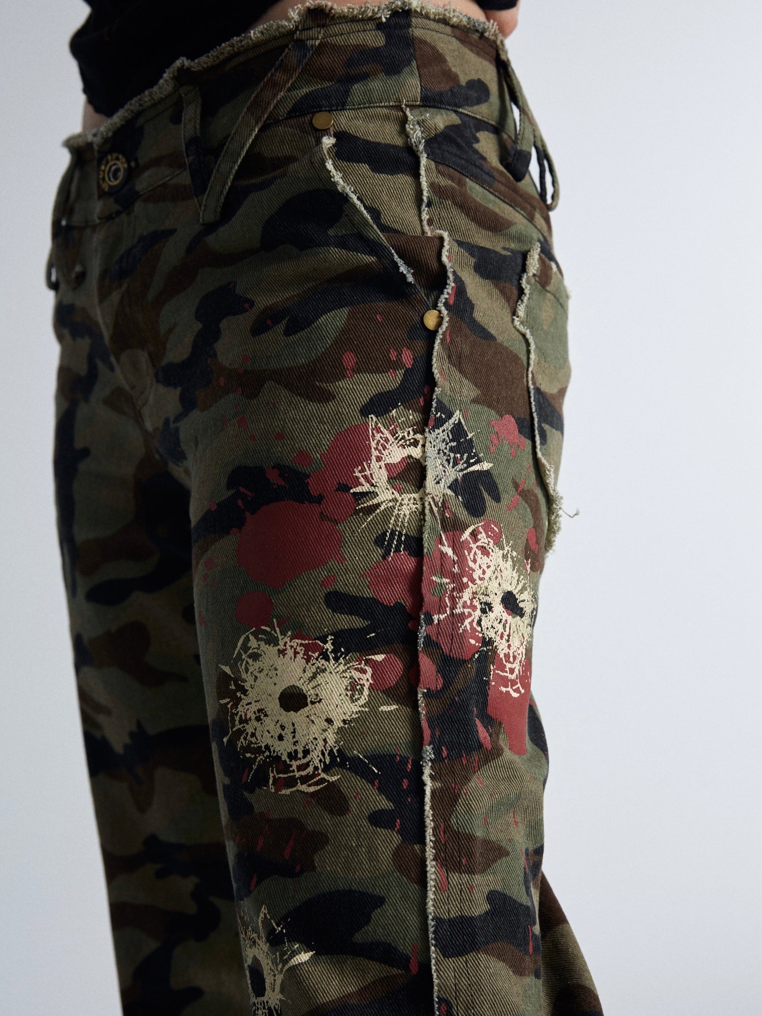 Pantalon évasé de camouflage à faible taille