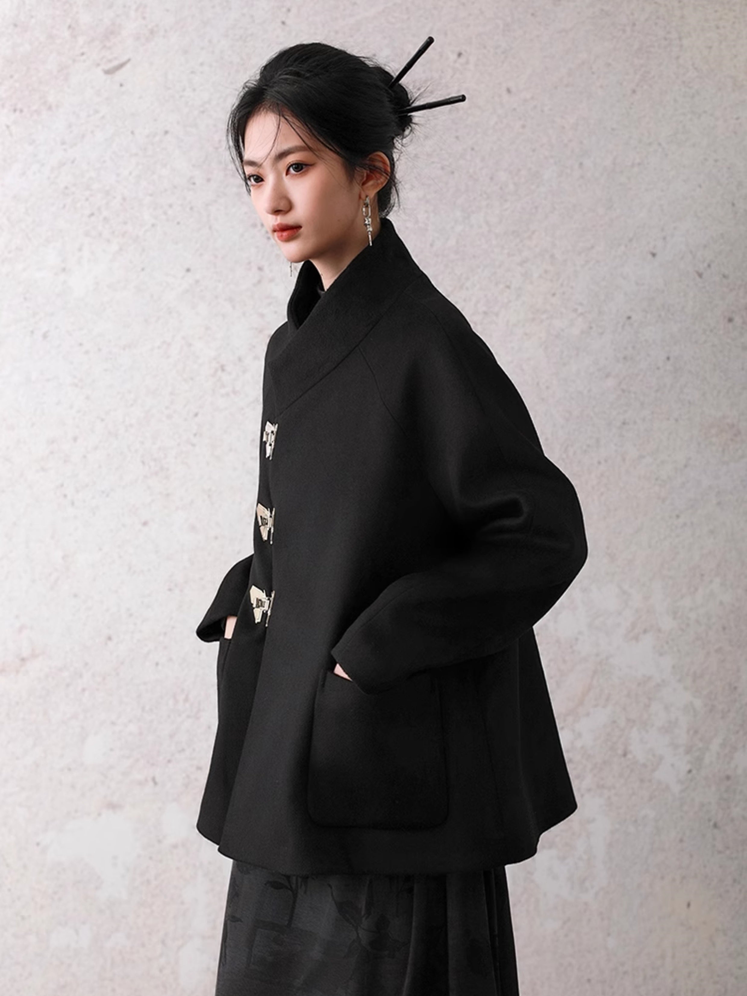 Stand-up Collar Butterfly Button Short Coat