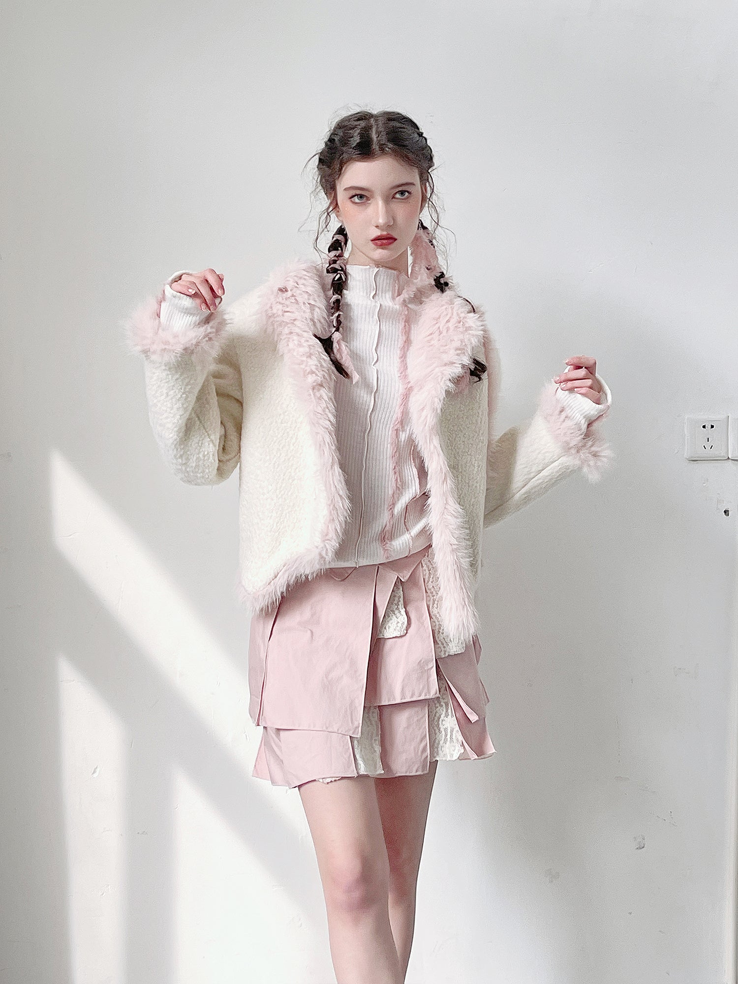 Reversible Fur No-Collar Jacket ＆ Lace Switching Short Skirt