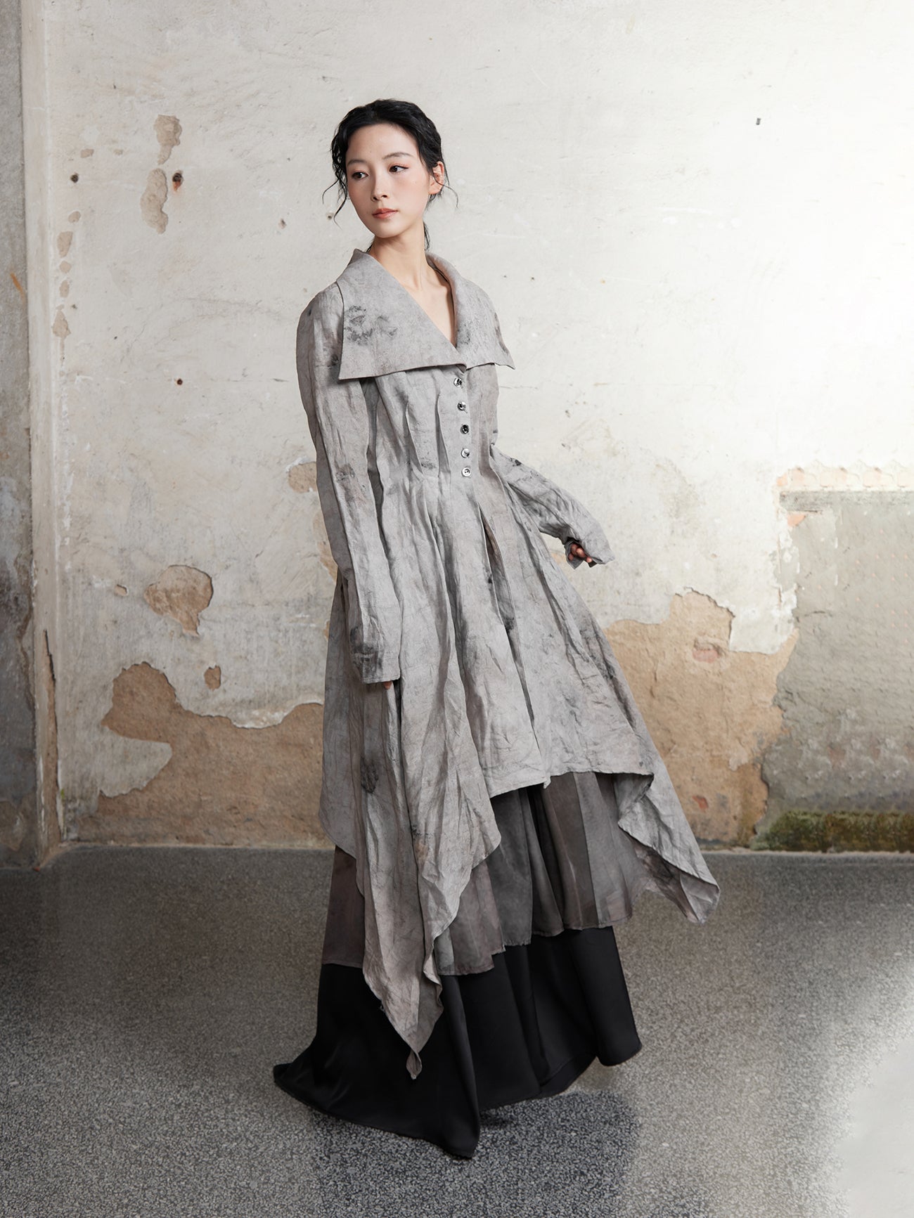 Plant-dyed Pleated Textured Lapel Long Coat