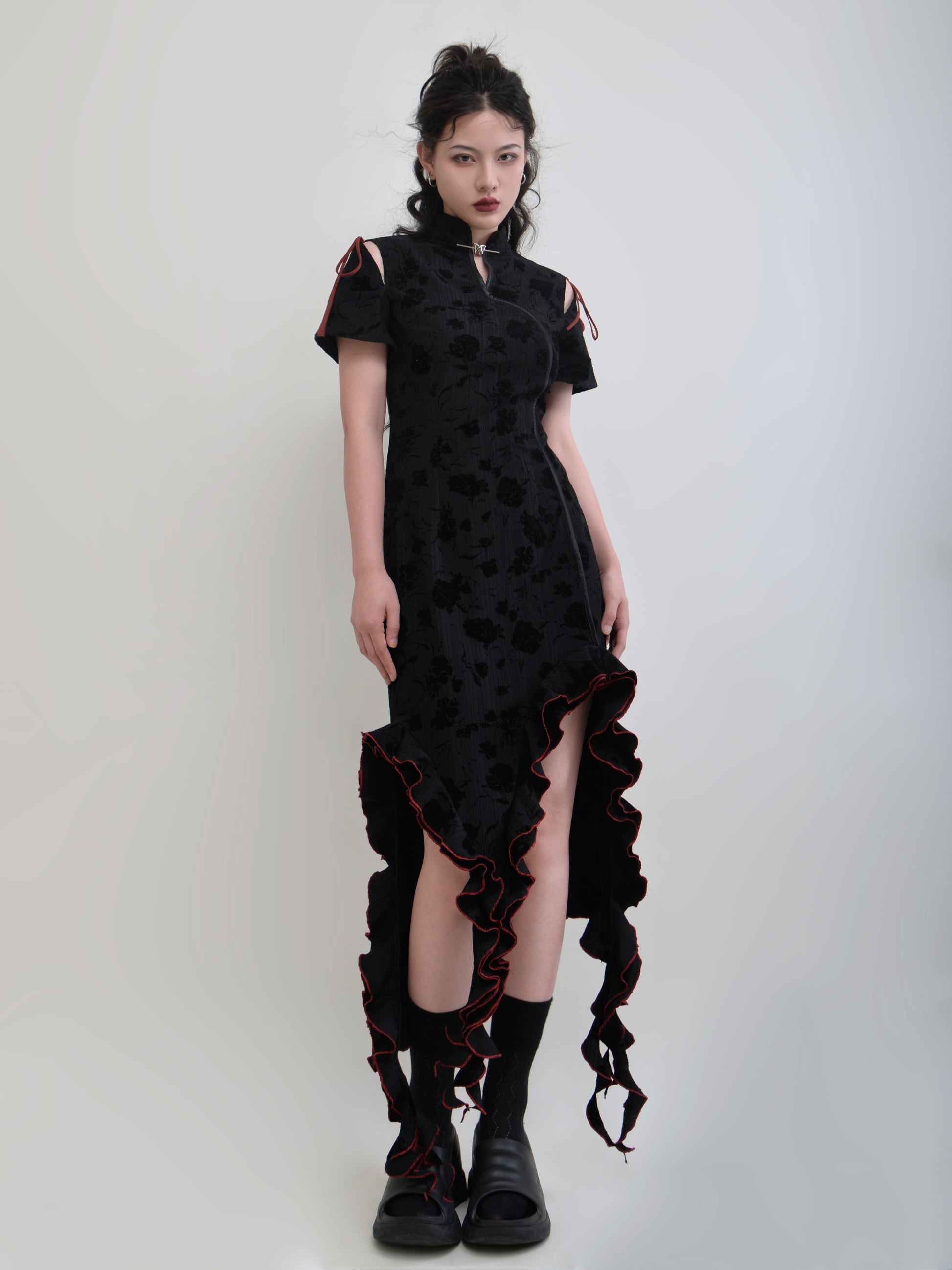 Neues chinesisches Stil unregelmäßiger Frill Saum Kleid