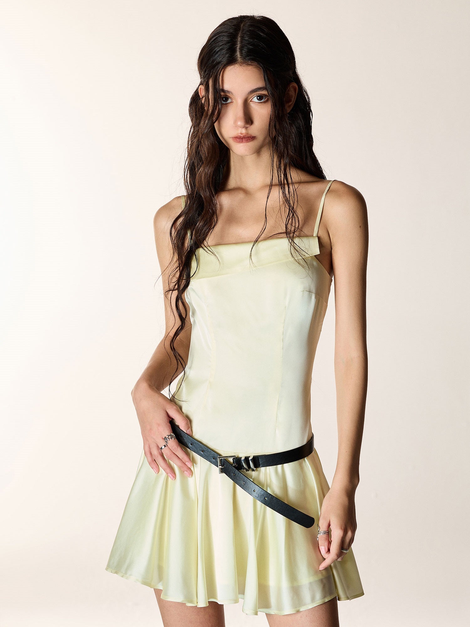 Robe courte de camisole satin