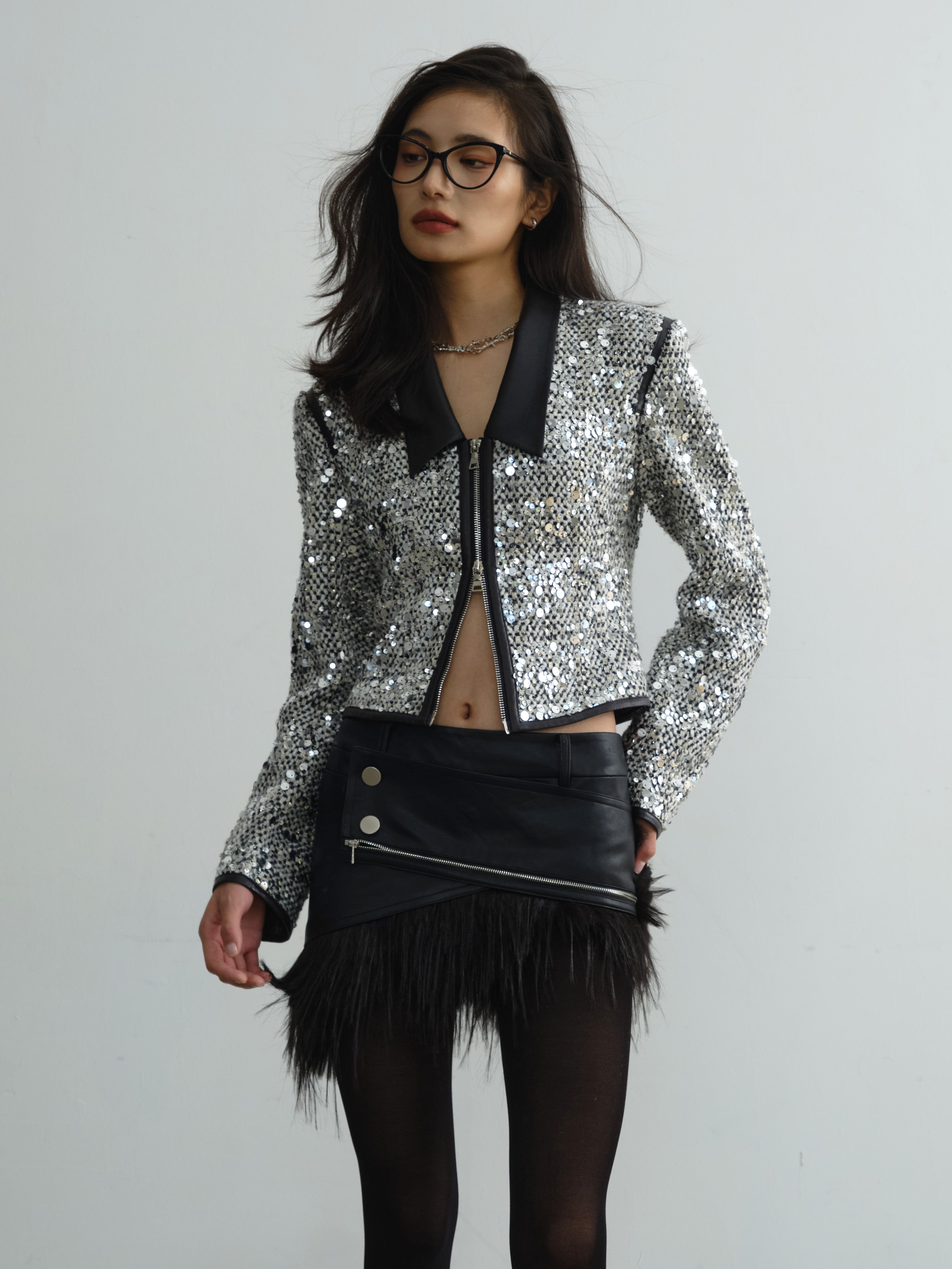 Veste courte à paillettes à collier bas