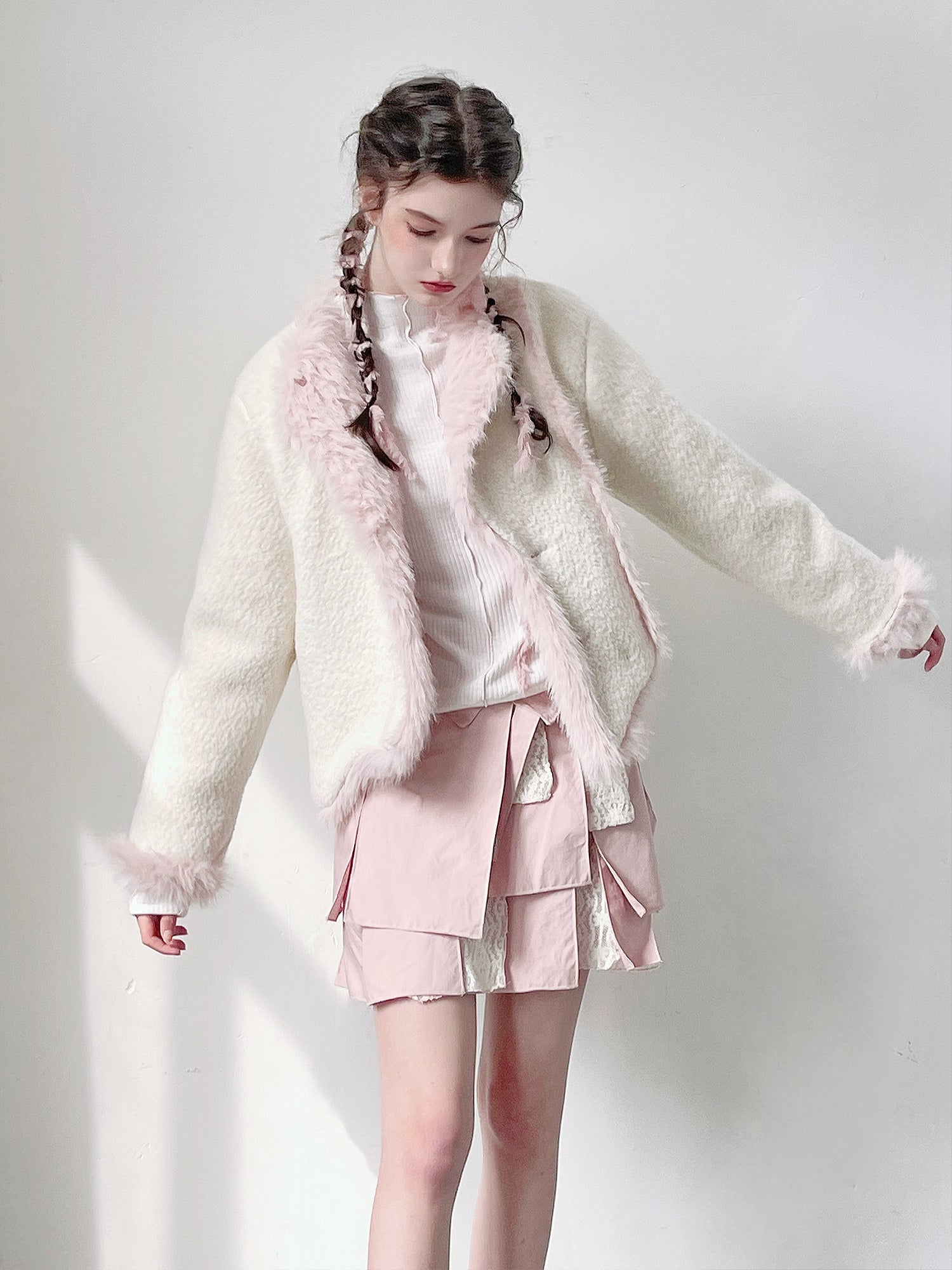 Reversible Fur No-Collar Jacket ＆ Lace Switching Short Skirt