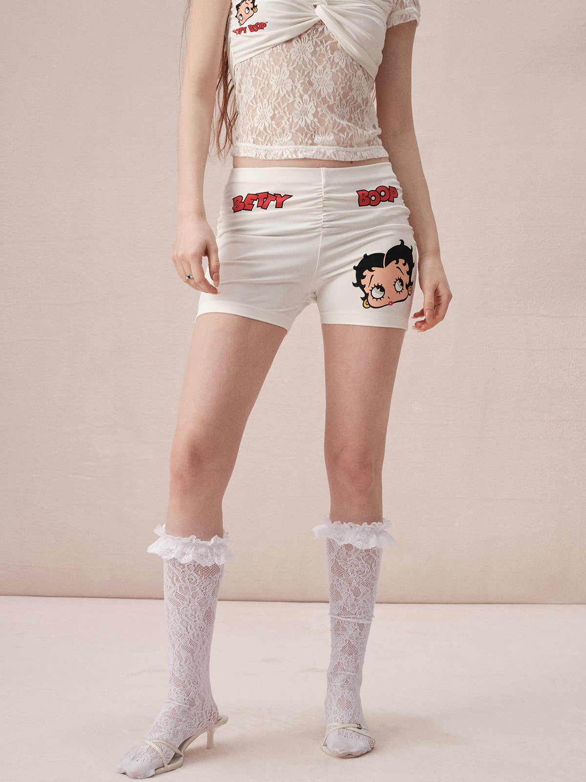 Lace Fake Two-piece Short-sleeved Top ＆ Short Spats