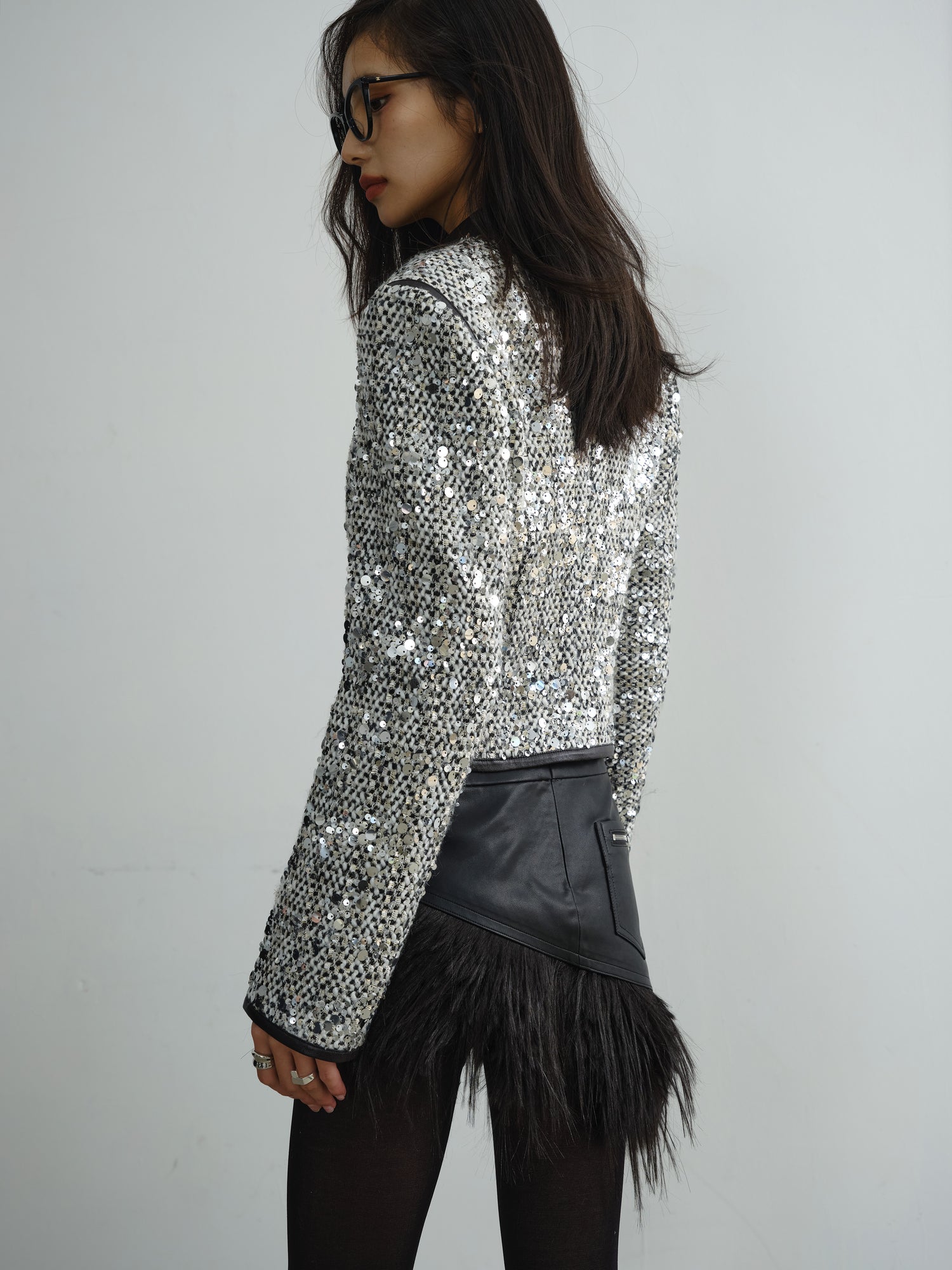 Veste courte à paillettes à collier bas