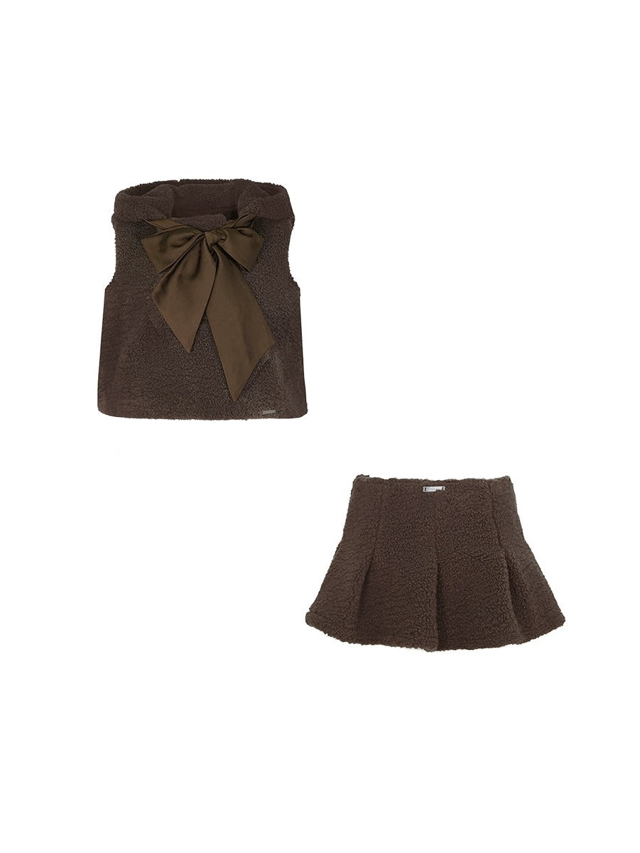 Boa Ribbon Warm Vest ＆ Pleated Skirt