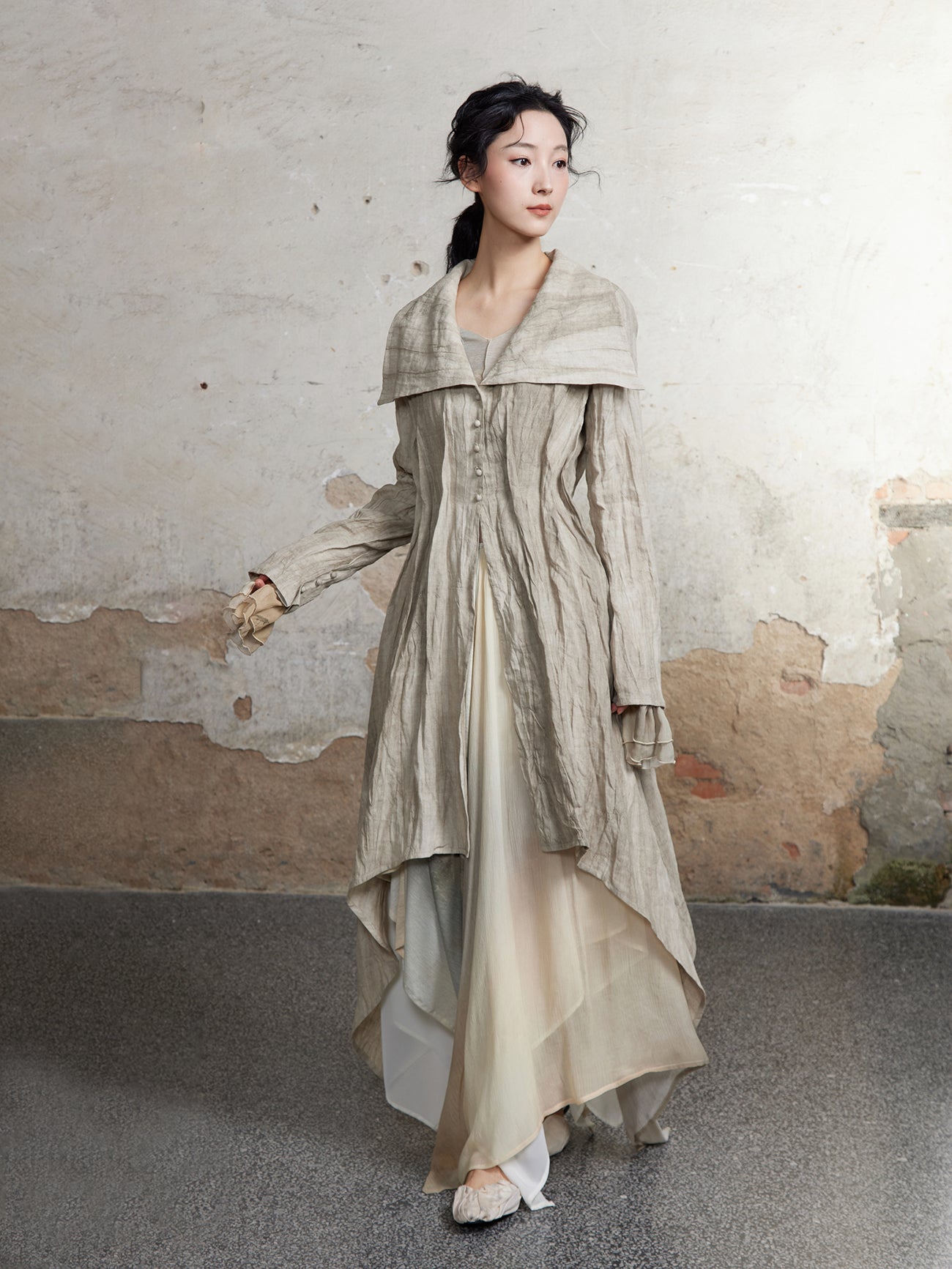 Plant-dyed Pleated Textured Lapel Long Coat