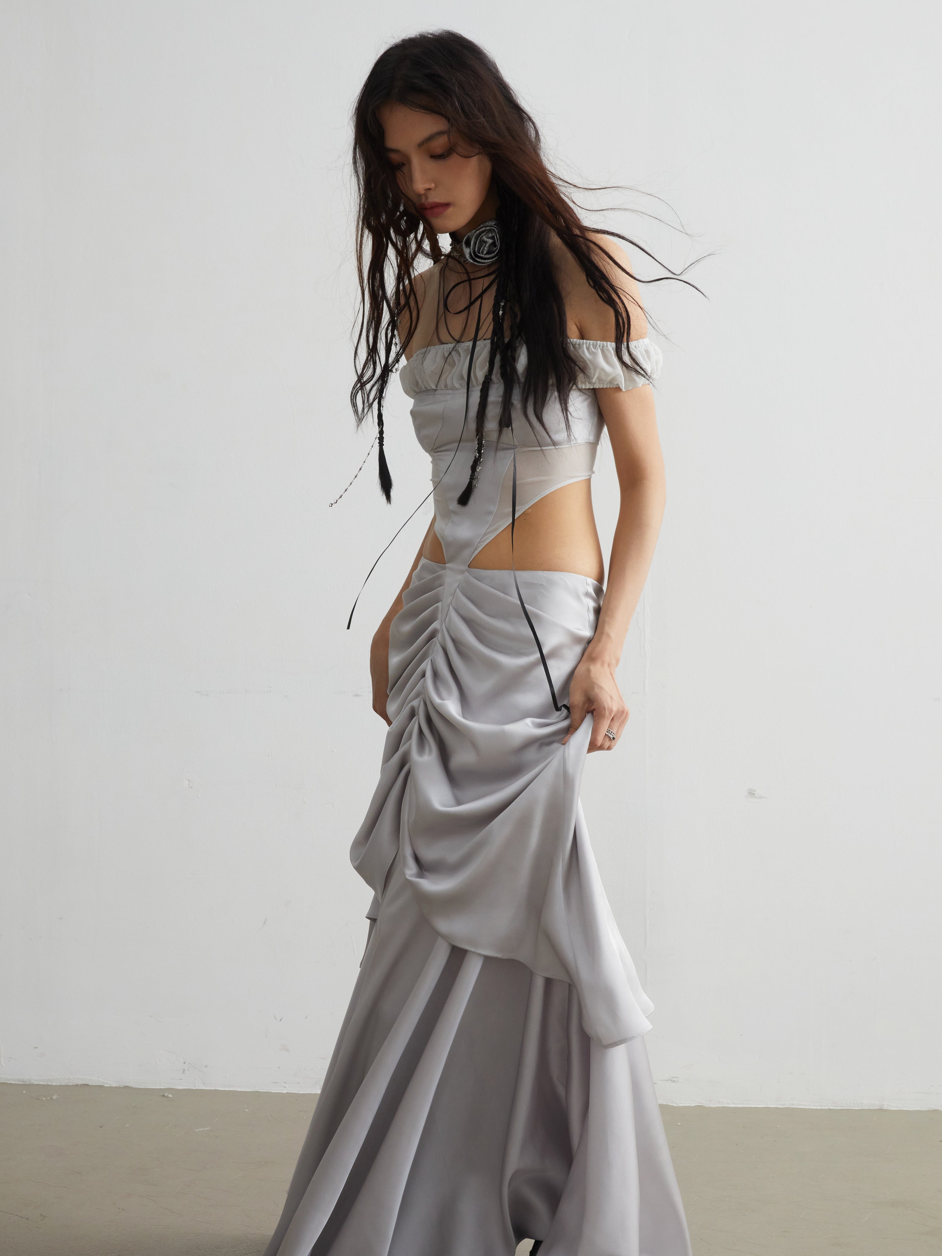 Tailloses Off-Shoulder-Maxi-Satinkleid