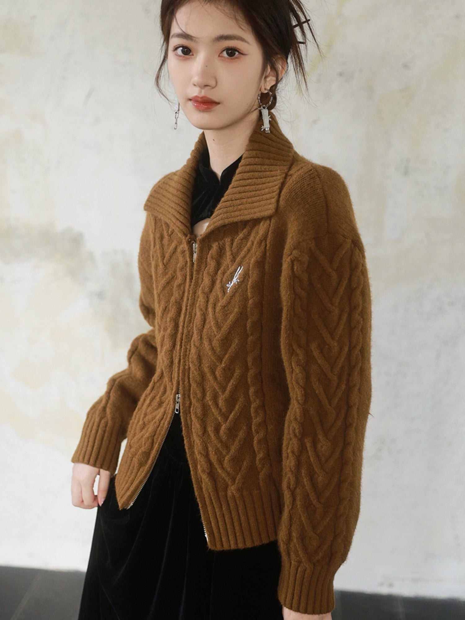 Twist Design ZIP-Up Knitted Cardigan