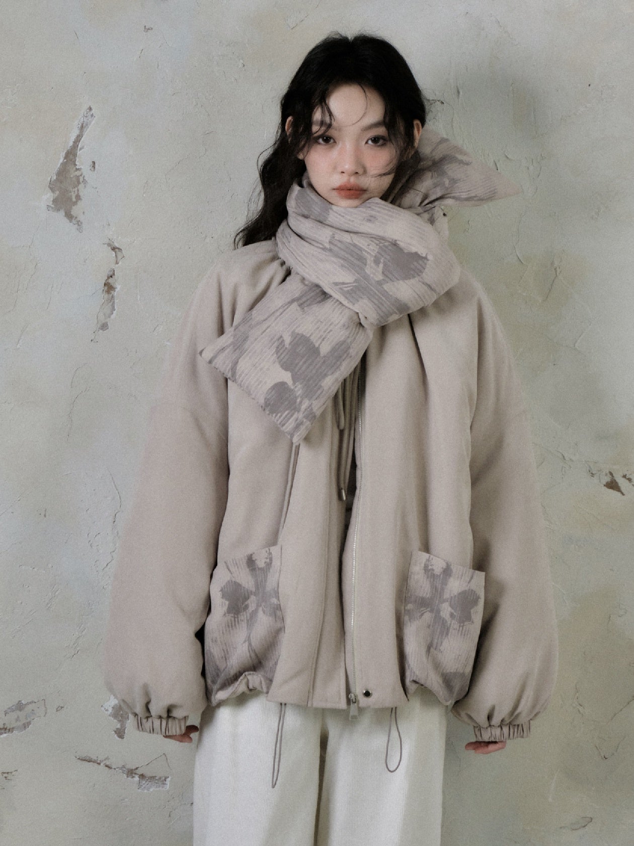 Floating Flower Shadow Printed Loose Padded Jacket & Muffler