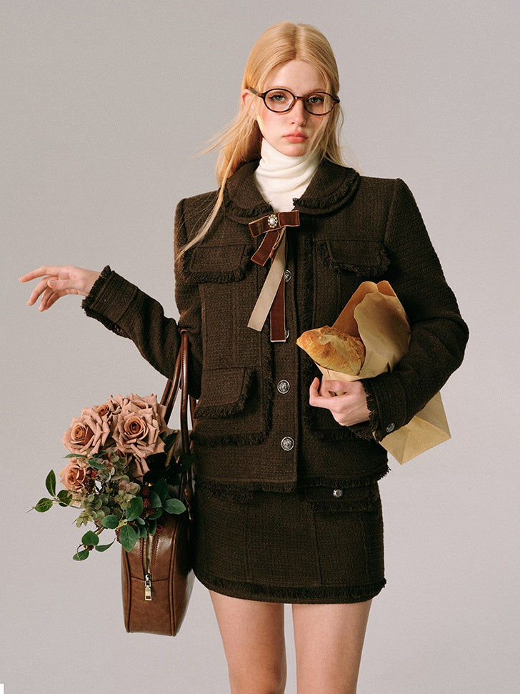 Tweed -Kurzjacke im College -Stil und Minirock