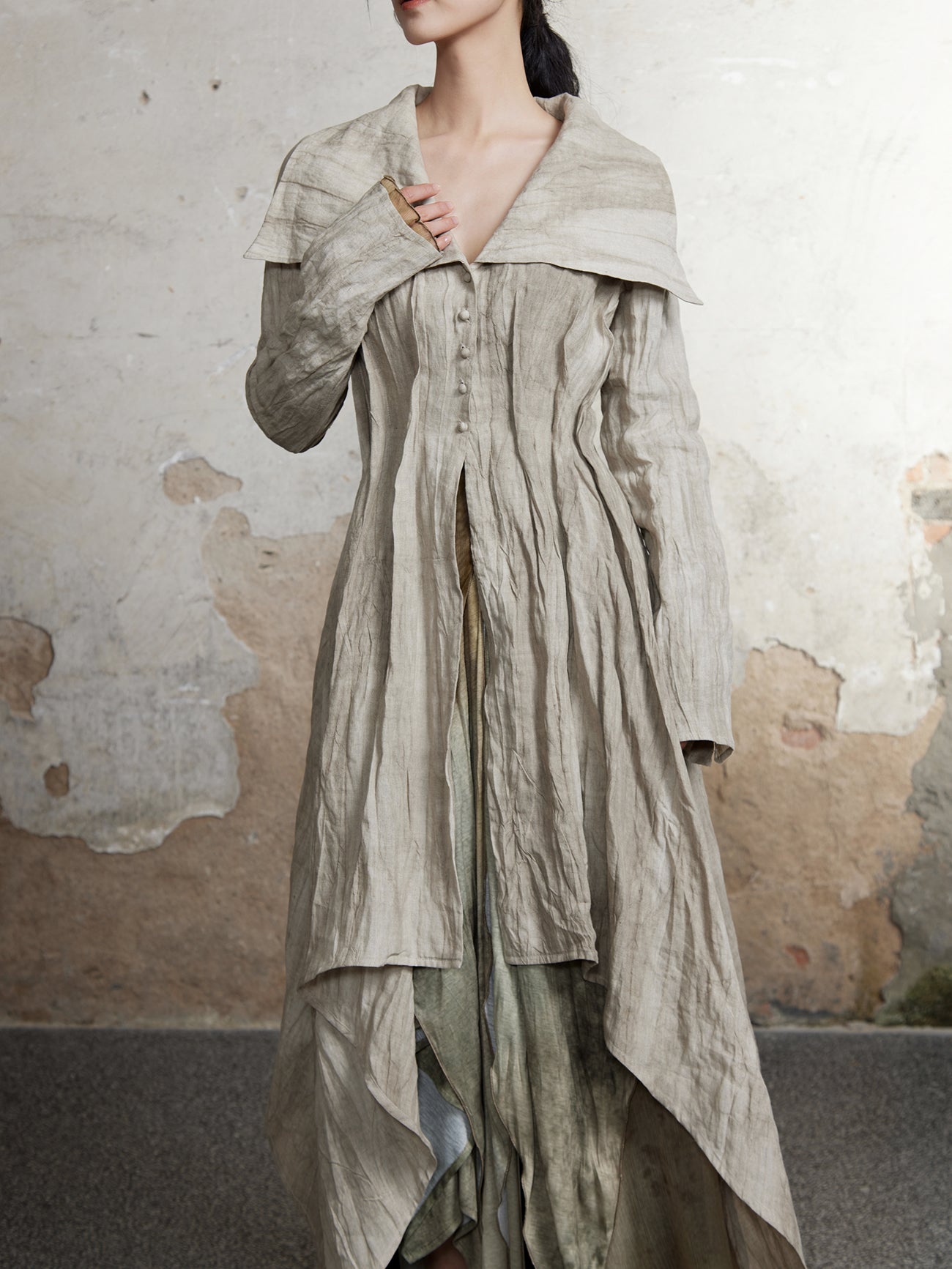 Plant-dyed Pleated Textured Lapel Long Coat