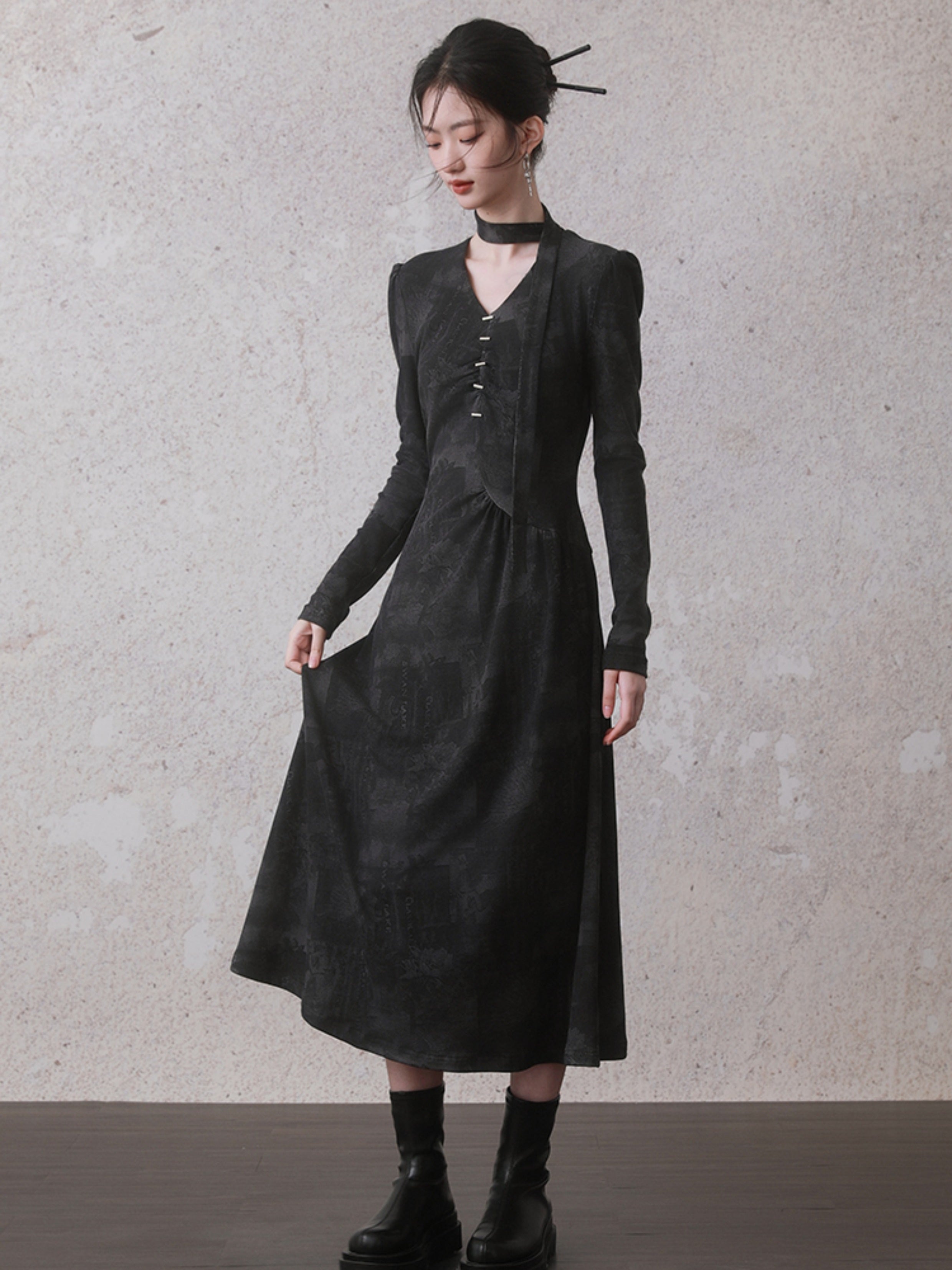 V-neck Wrinkled Knitted Long-sleeved Dress