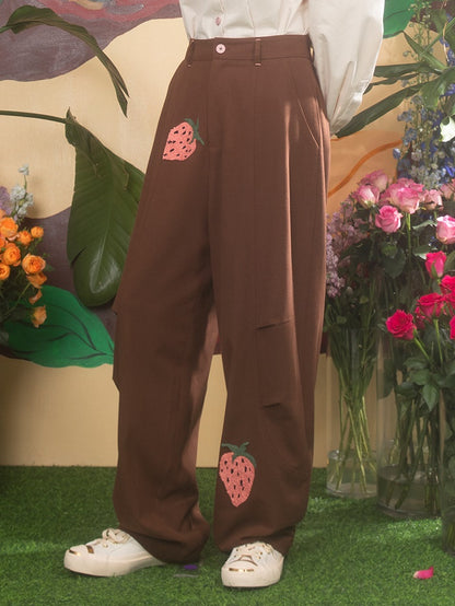 Pantalon lâche brodé de fraises rétro